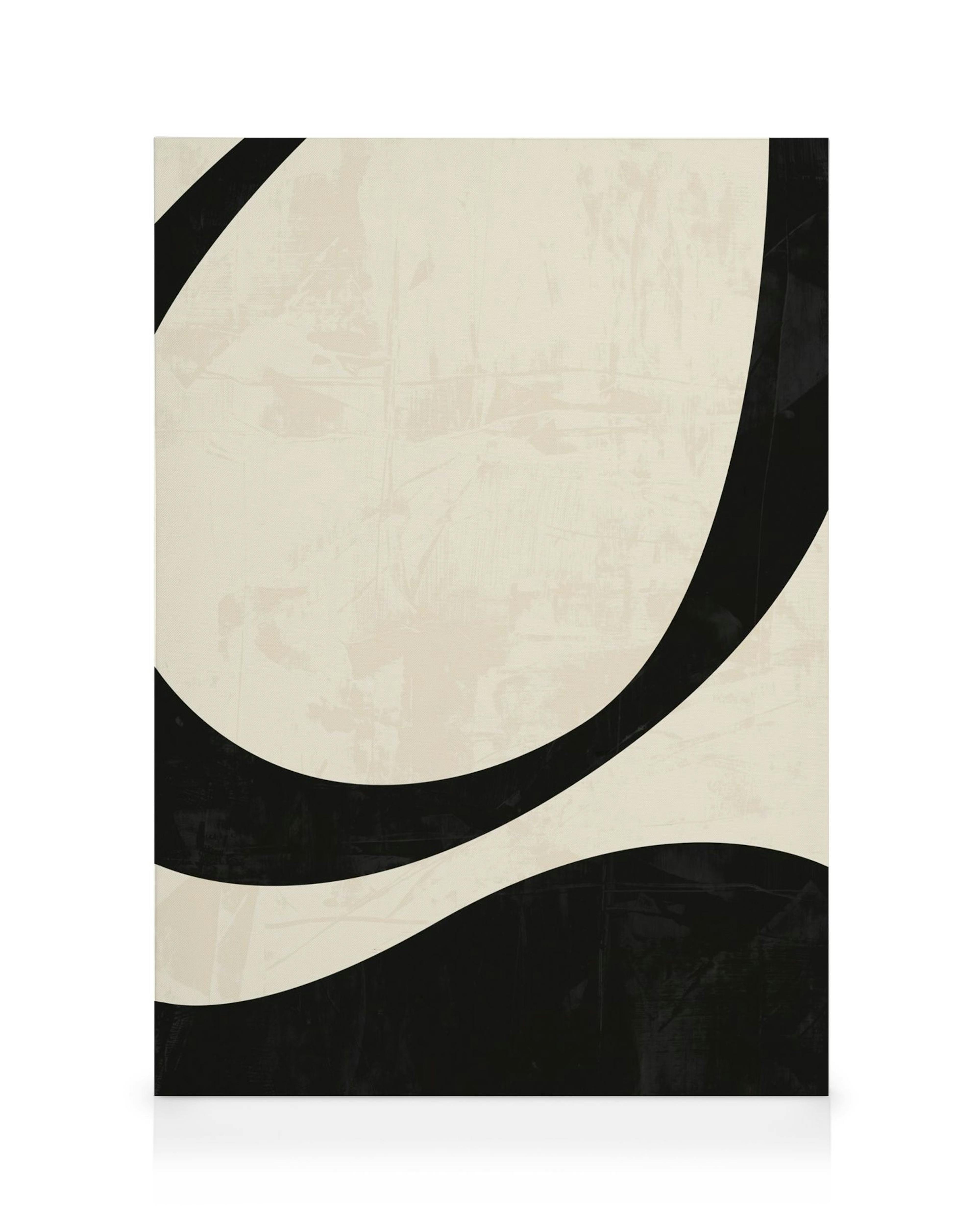 En canvastavla med ett abstrakt motiv av svarta vågiga linjer på en beigefärgad bakgrund med struktur.
