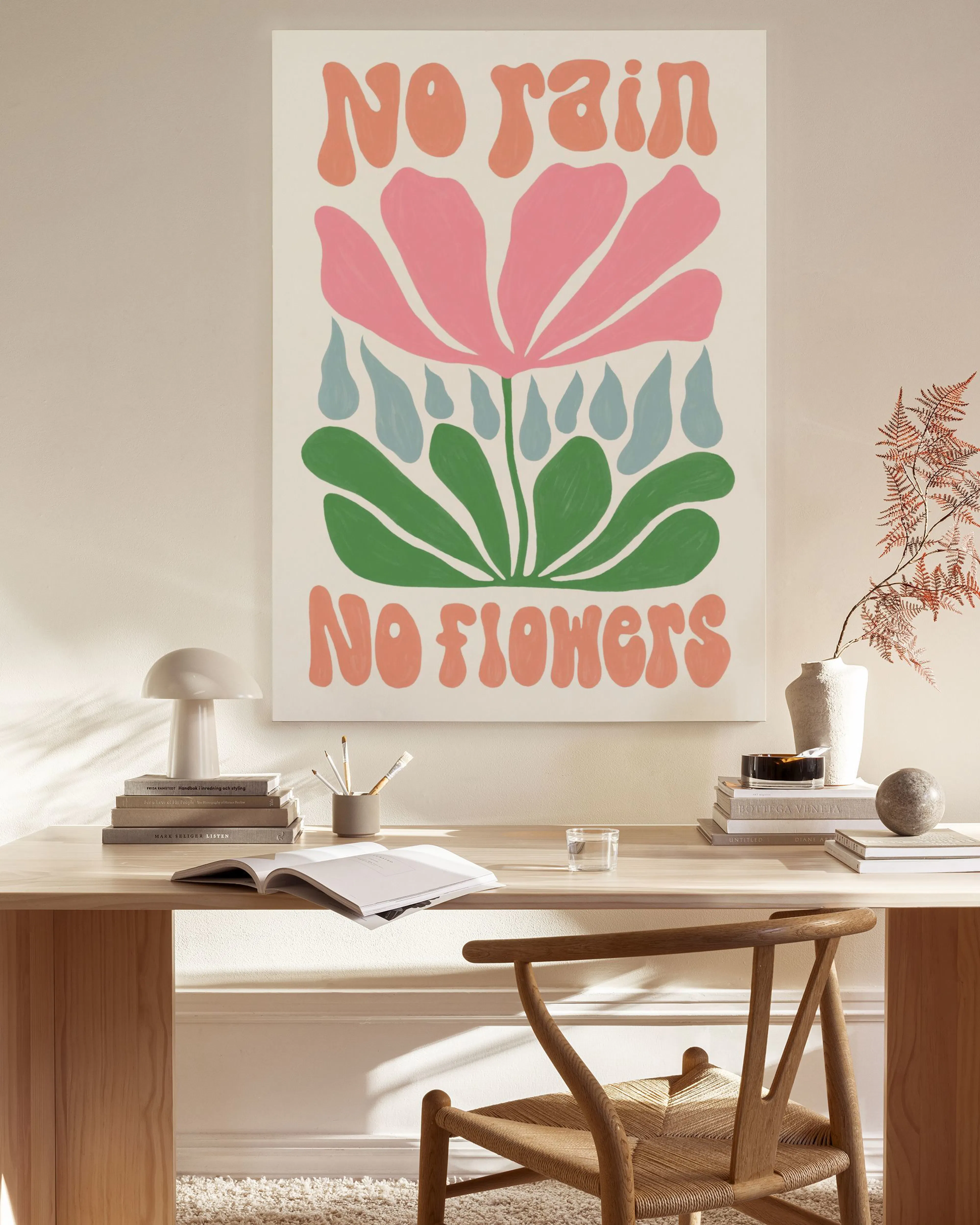 No Rain No Flowers“ Leinwandbild mit pinker Blume, grünen Blättern und blauen Regentropfen auf weissem Hintergrund.