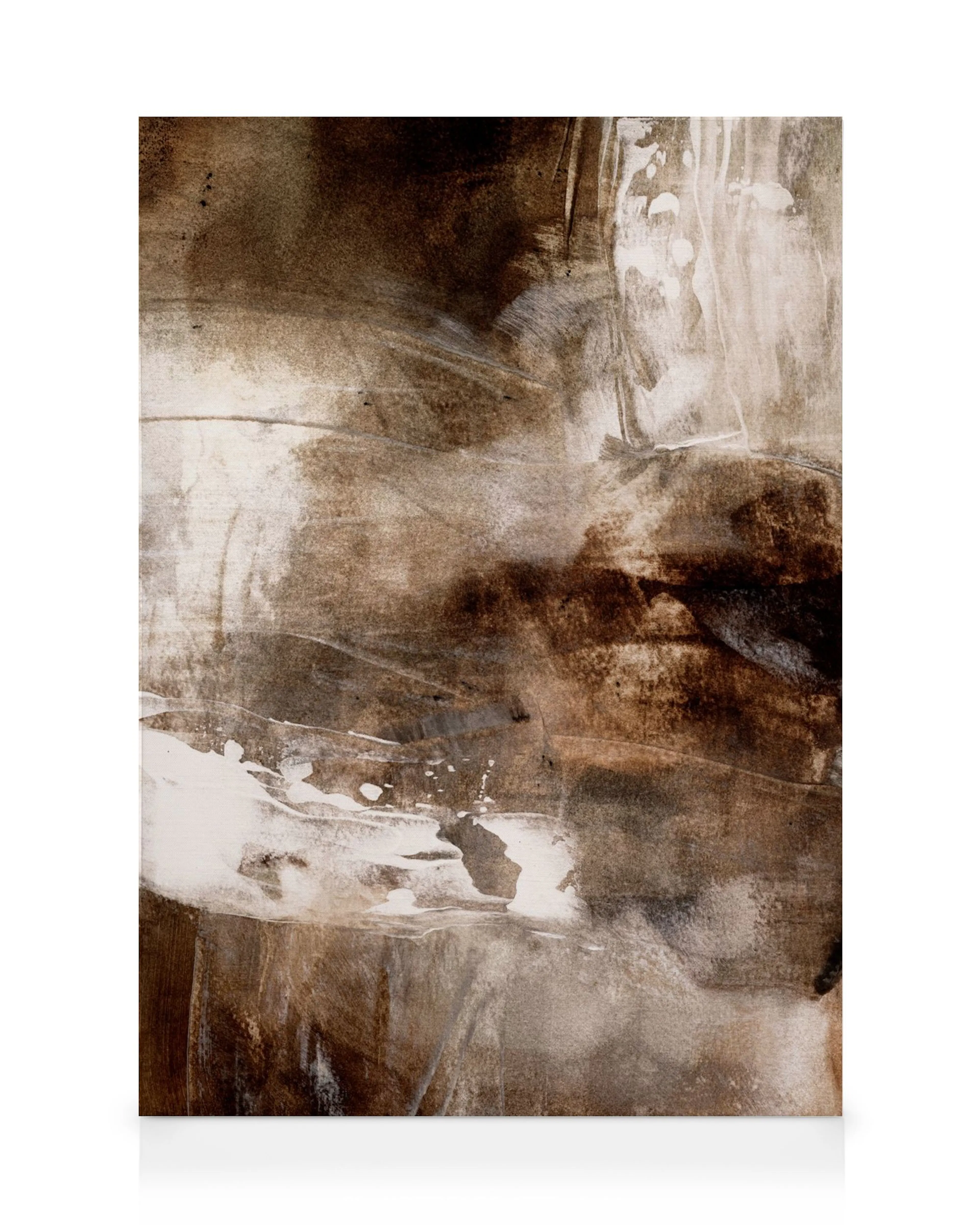 Lienzo abstracto con trazos en tonos marrones, beige y manchas blancas, creando una textura dinámica.