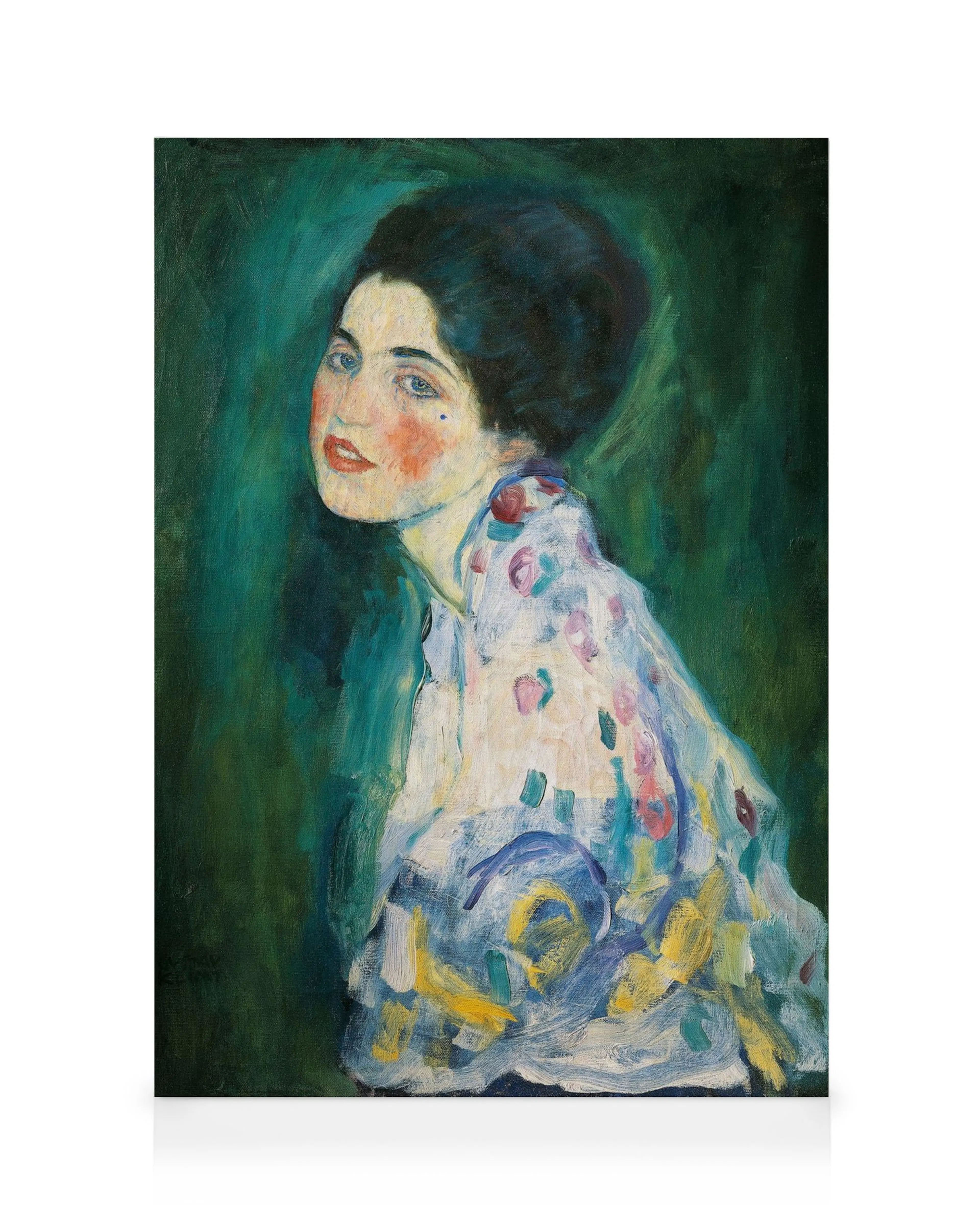 Toile Gustav Klimt: Portrait dune dame en robe blanche à pois colorés sur fond vert foncé. typographie expressive.