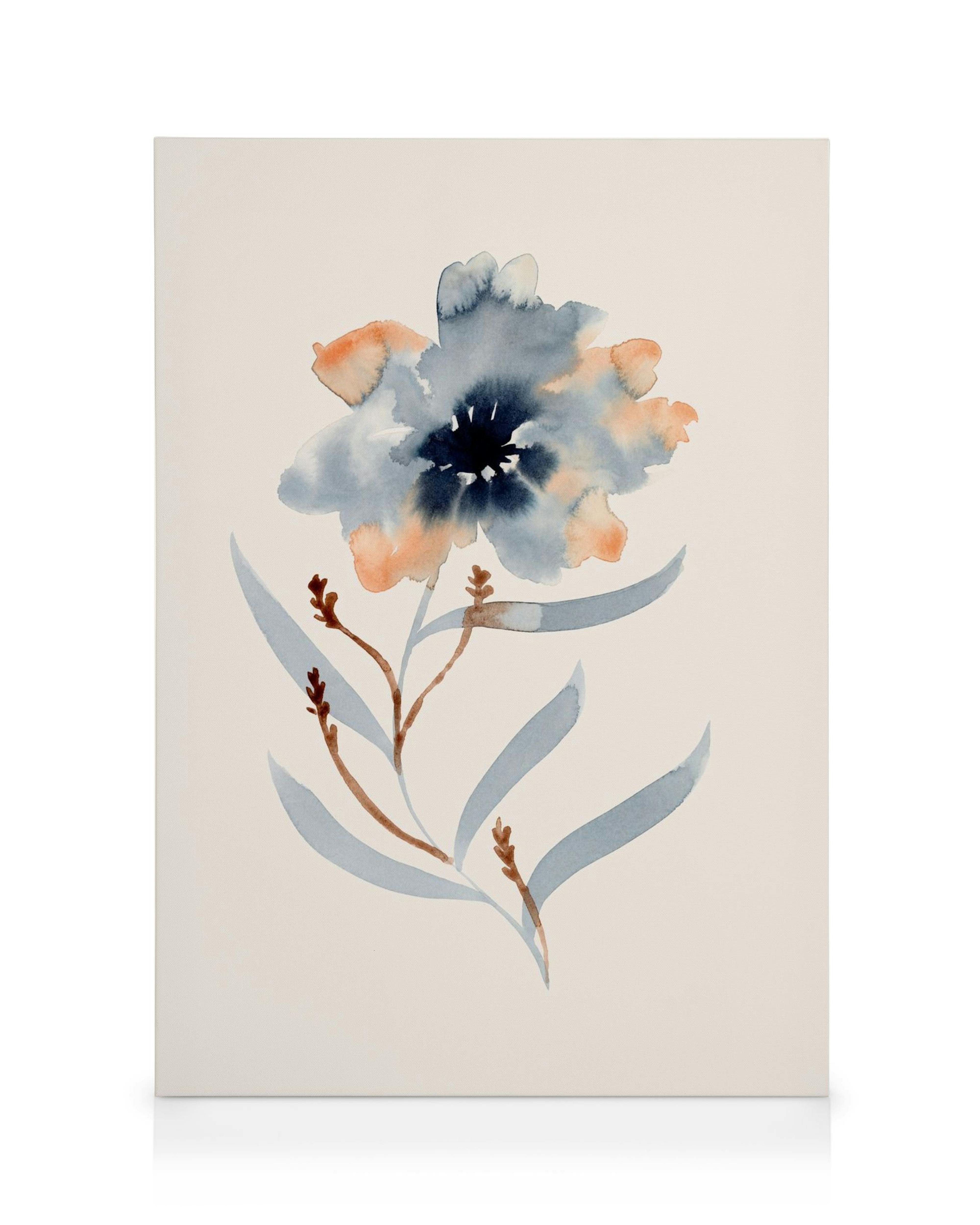 Pintura de acuarela de flores en tonos azules, negros, naranjas y marrones sobre fondo blanco.