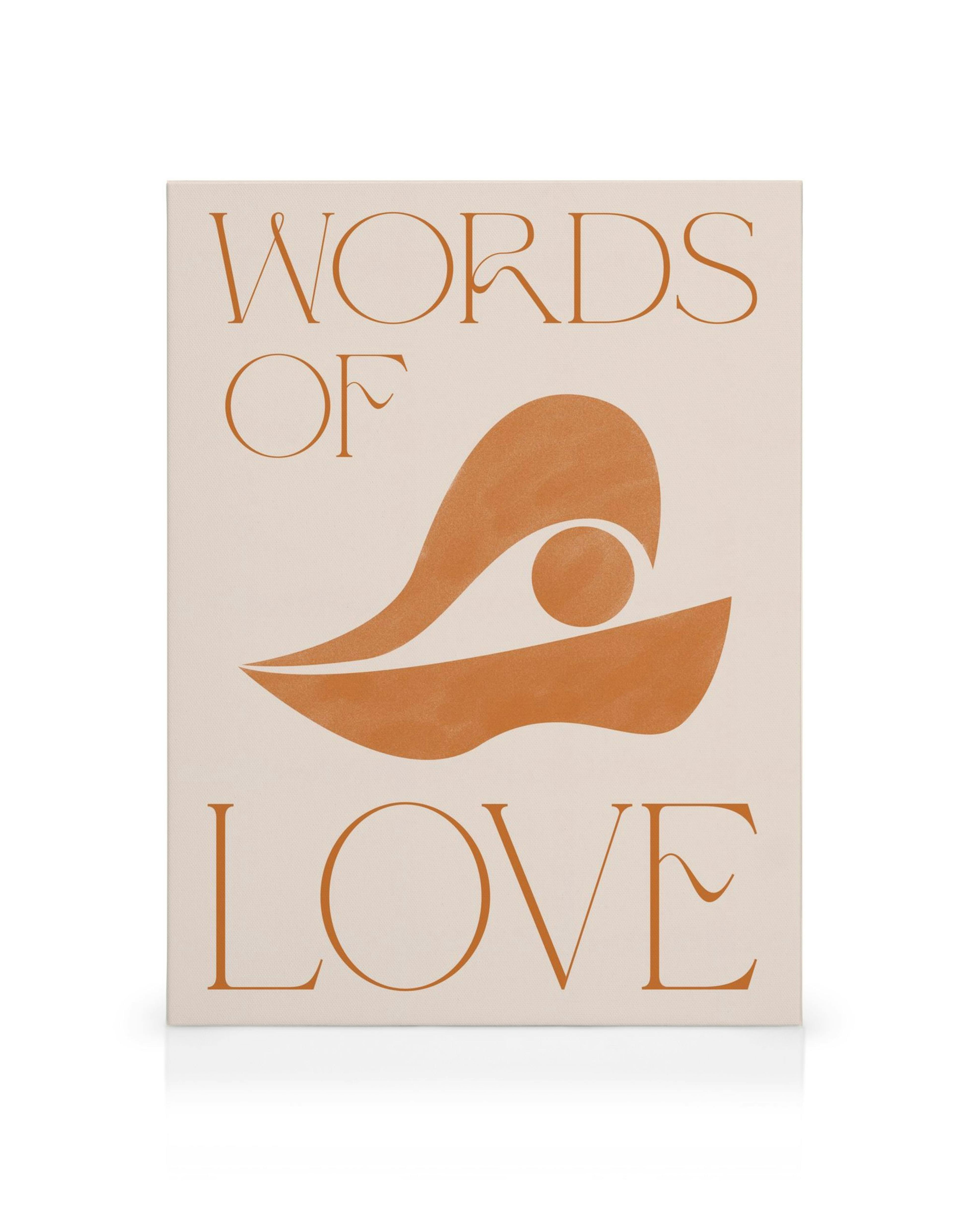 Canvastavla med abstrakta former och texten WORDS OF LOVE i orange nyanser på en ljus bakgrund. Perfekt för kärlekstema.