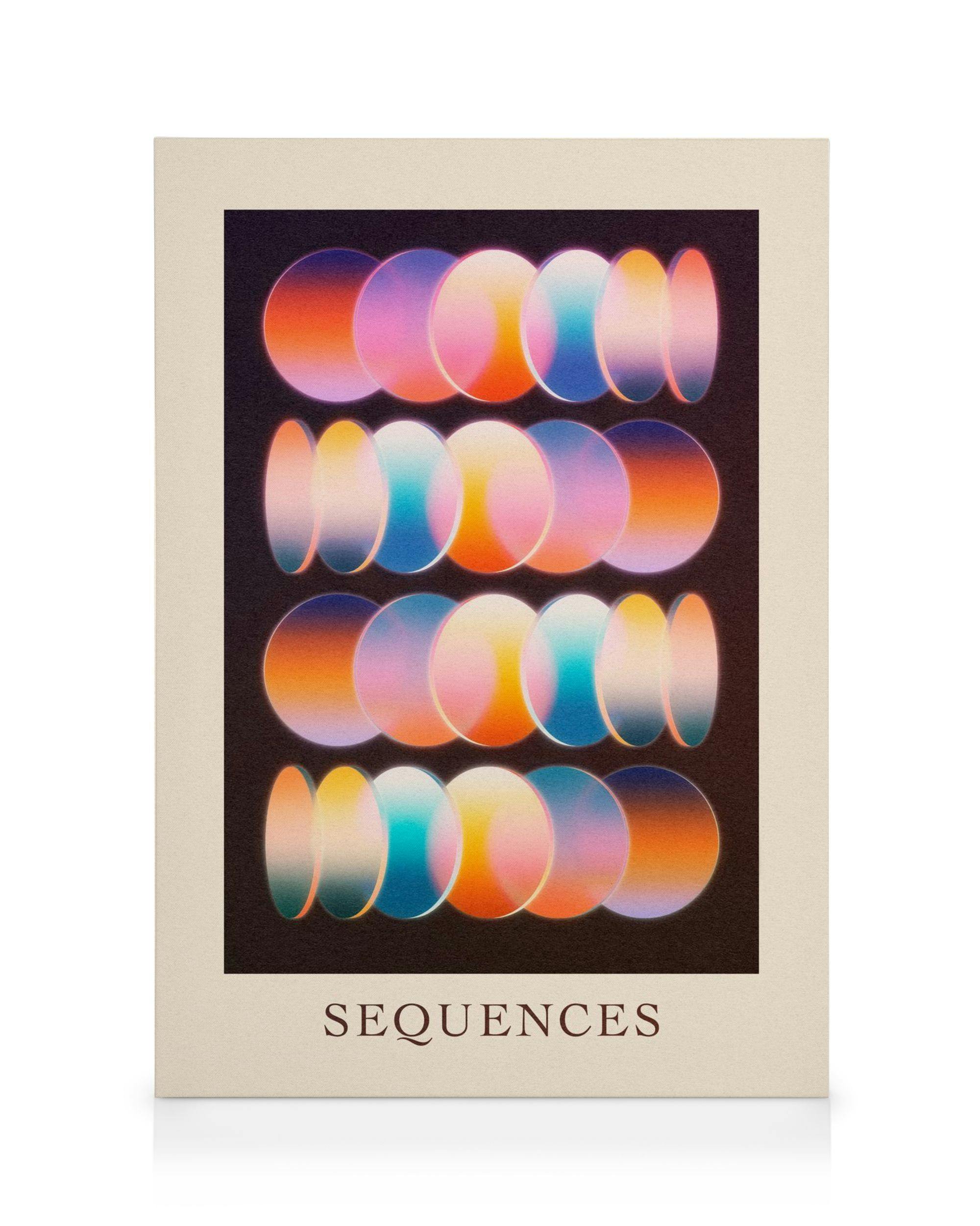 Toile Sequences avec des cercles dégradés roses, oranges et bleus sur fond noir, typographie en bas