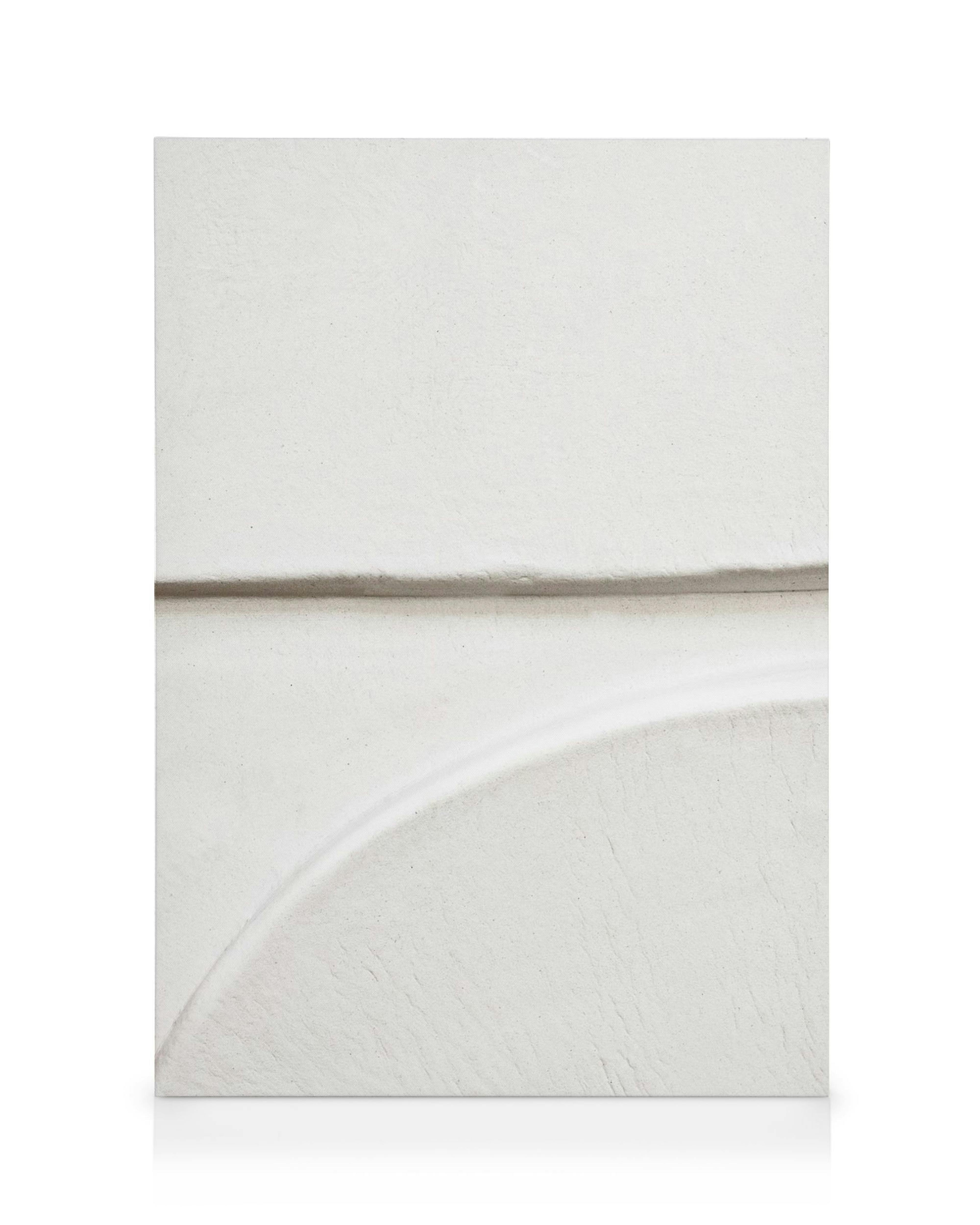 Μινιμαλιστικός καμβάς με οριζόντια γραμμή και καμπύλη σε αποχρώσεις του λευκού, γκρι, μπεζ.