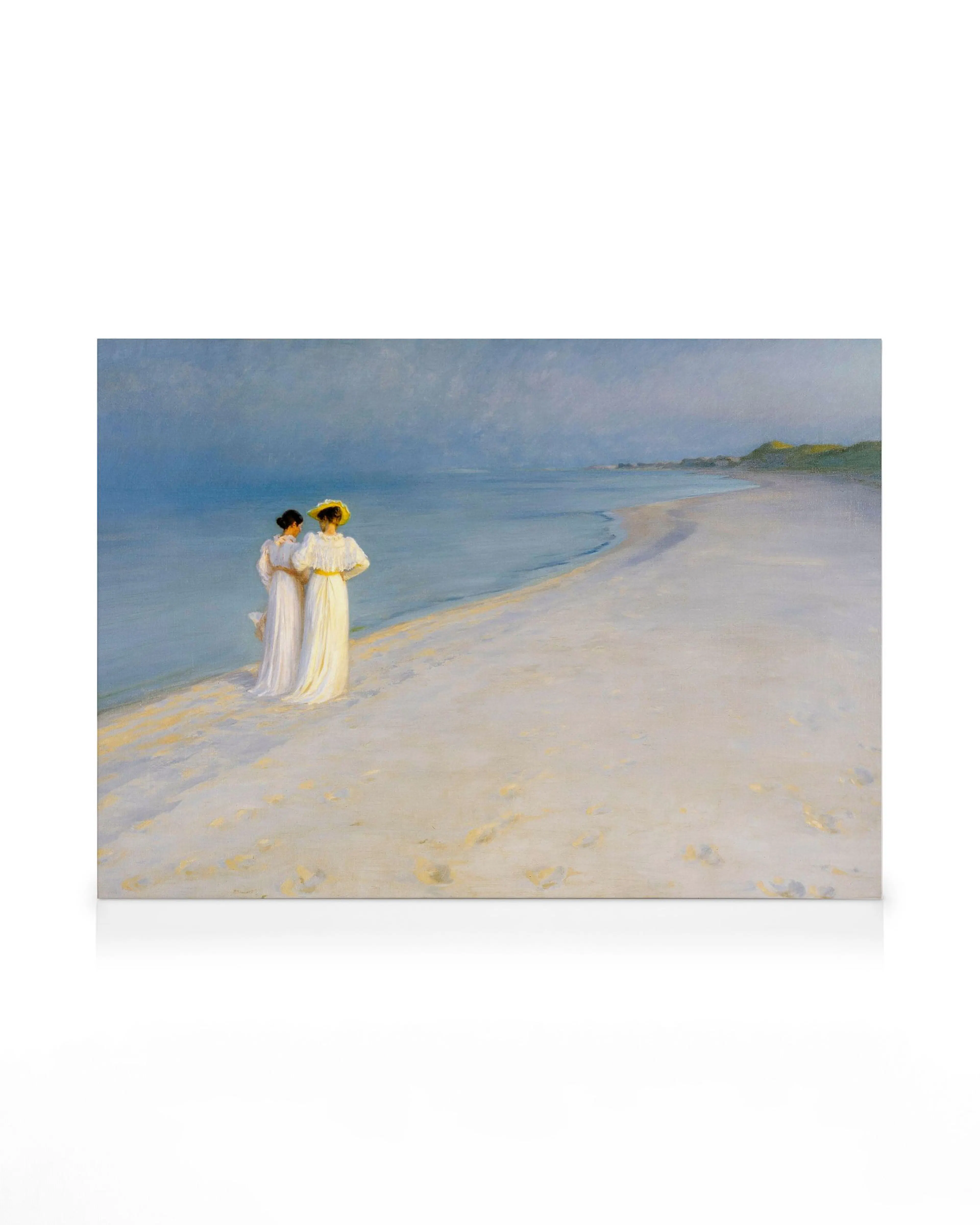 Krøyer-Leinwand, Sommerabend am Südstrand von Skagen zeigt zwei Frauen in weissen Kleidern am Strand in abendlichem Licht.