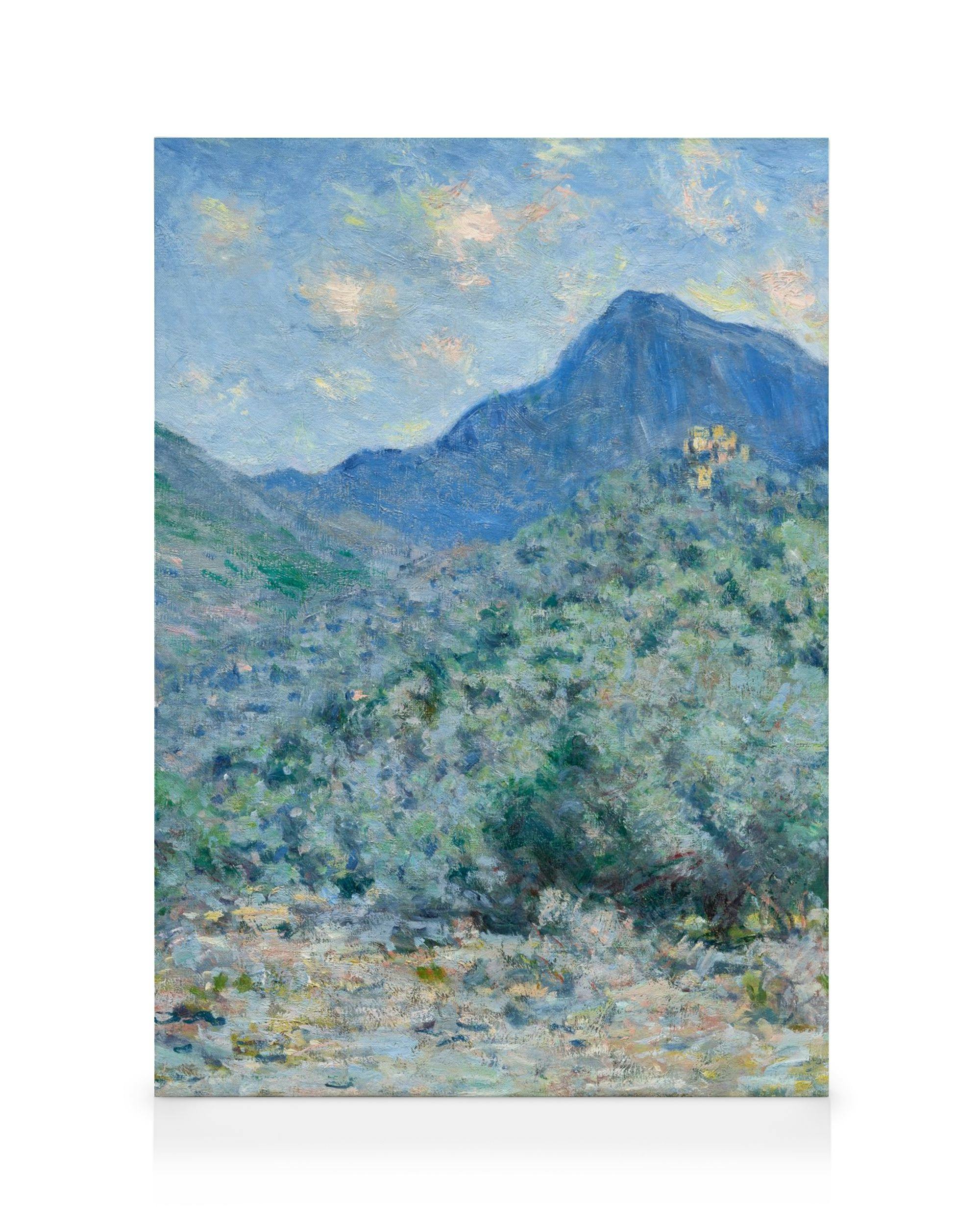 Monet Valle Buona, Near Bordighera. Bergslandskap med blå himmel, vita moln och grön vegetation i impressionistisk stil.