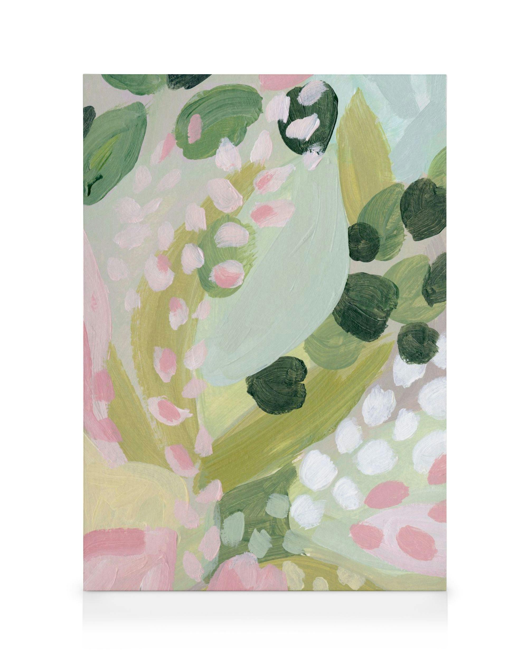 Abstrakt botanisk canvas med penseldrag i grönt, rosa, vitt och gult, bladliknande former och livliga färger.