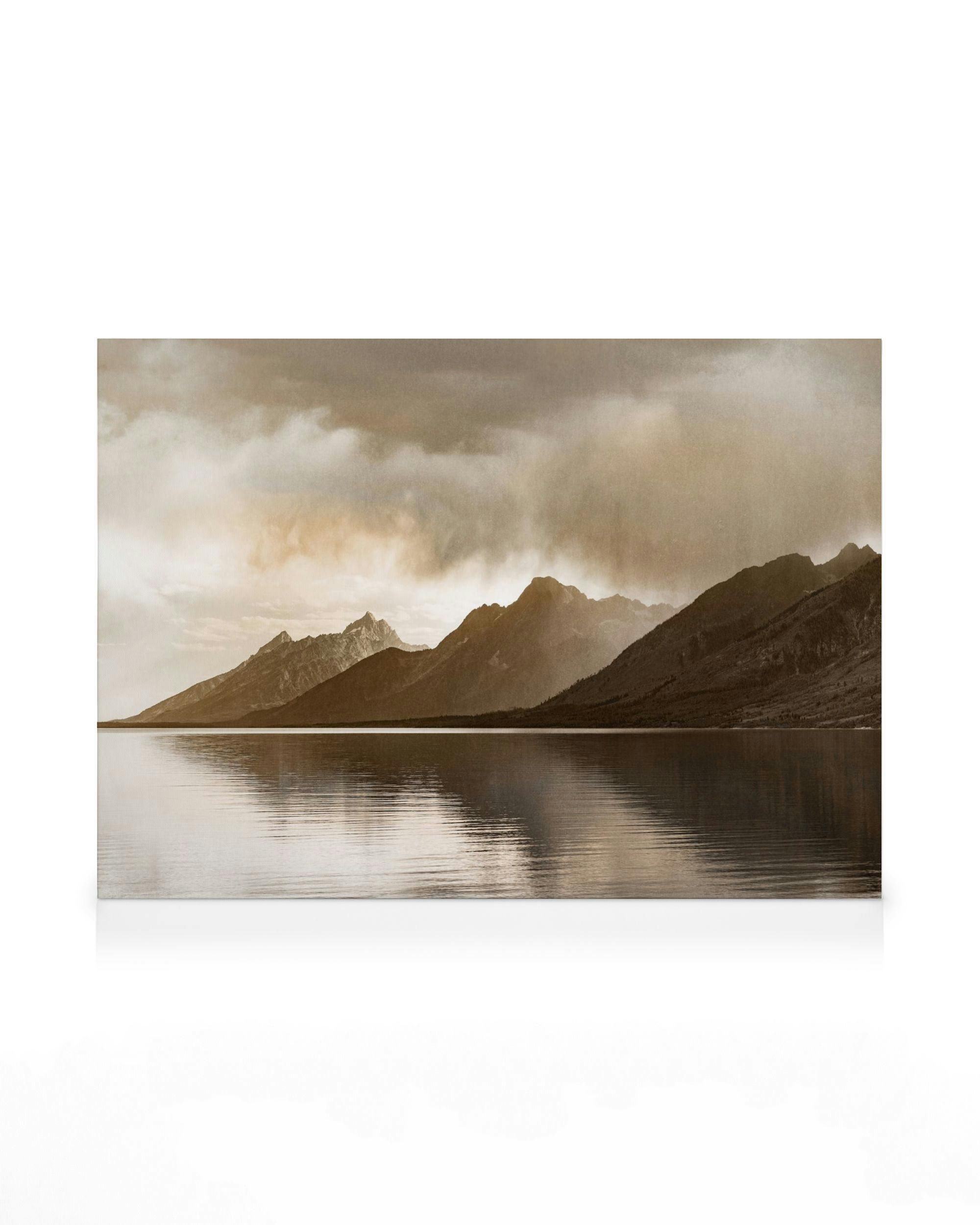 Lake and Rocky Mountains Stampa su Tela (30x40 cm - Cornice Rovere Scuro)-Stampe su tela