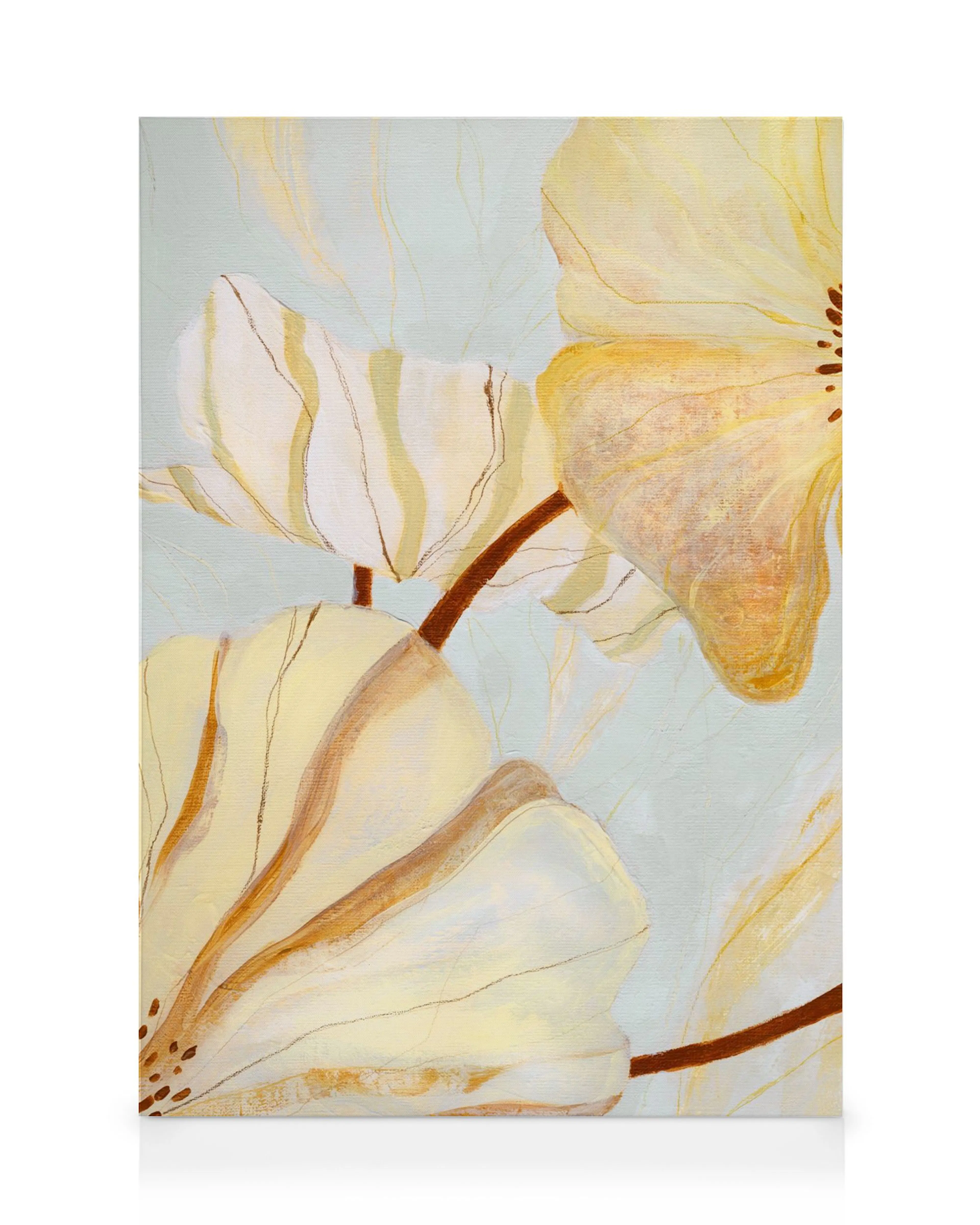 Stampa su tela con fiori stilizzati dai petali giallo crema e marroni su sfondo azzurro chiaro, con sottili venature scure.