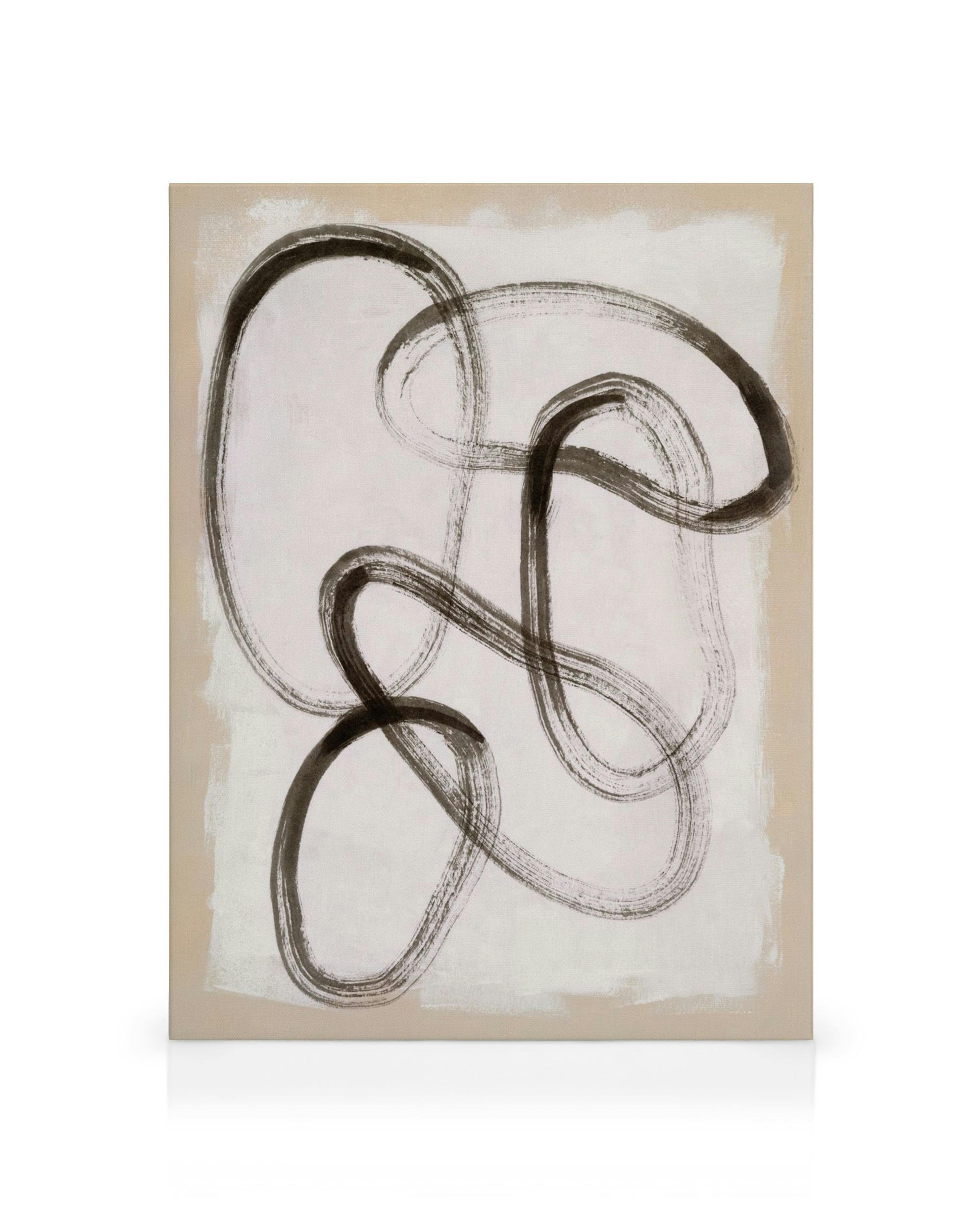 Stampa su tela astratta con pennellate scure che formano linee curve e organiche su sfondo neutro beige e bianco.