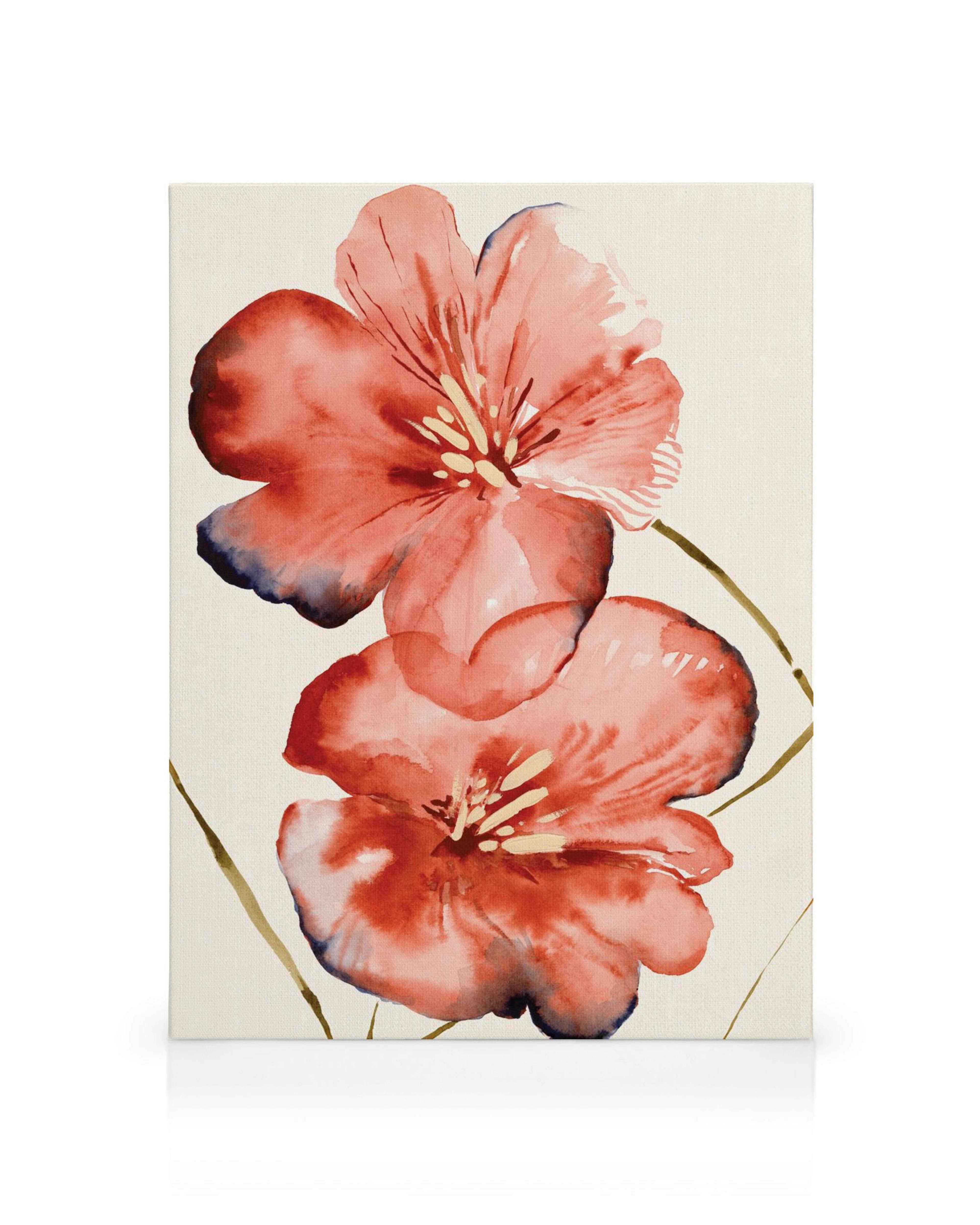 Een canvas met een aquarel van twee rode bloemen met donkerblauwe accenten en groene stengels op een lichte achtergrond.