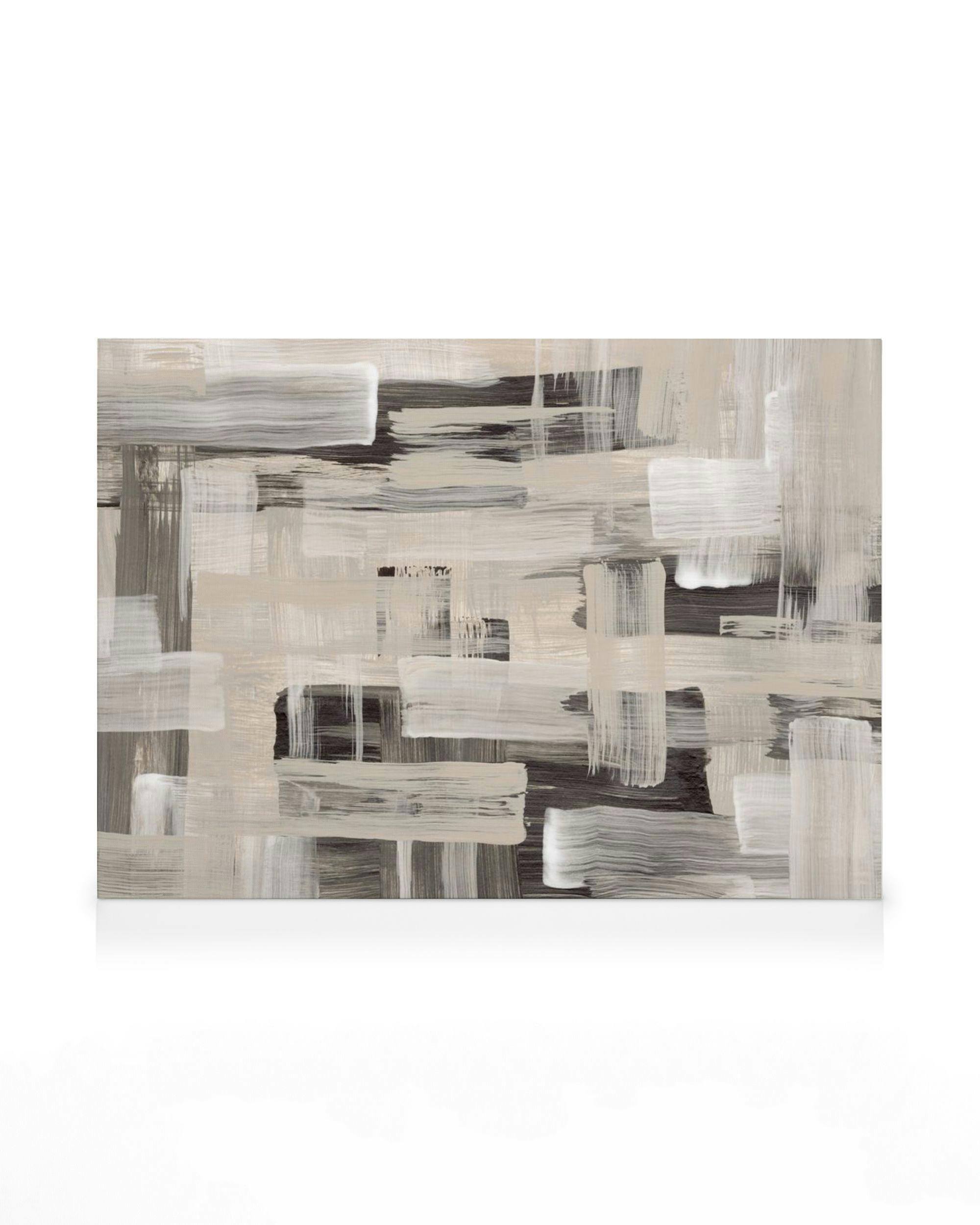 En canvastavla med abstrakt mönster av horisontella och vertikala penseldrag i grått, svart, beige och vitt.