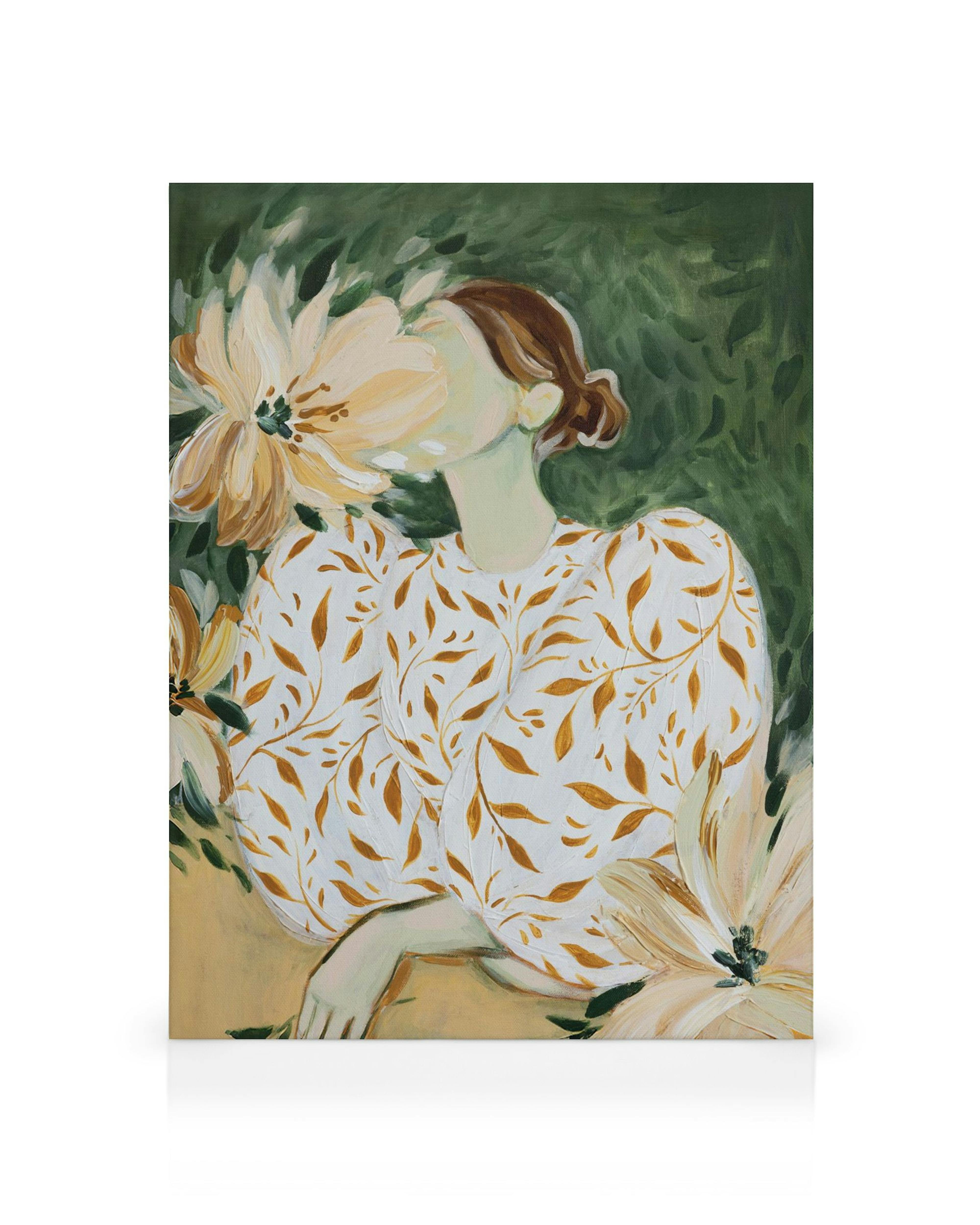 Canvas met een vrouw met bloesembloemen, een witte jurk met goudkleurige bladeren en een groene achtergrond.