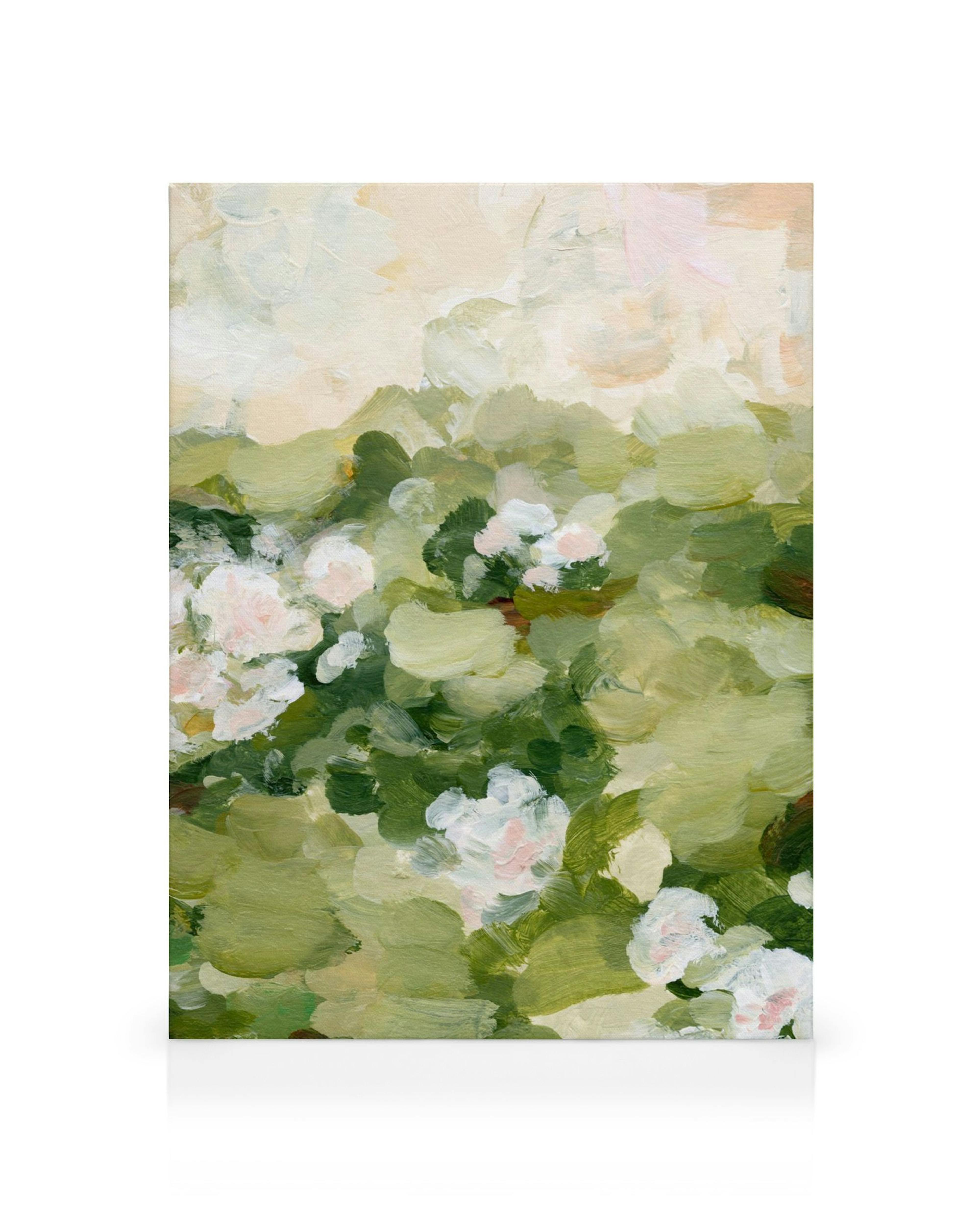 Toile florale abstraite avec des fleurs blanches et roses, et des feuilles vertes et olive.