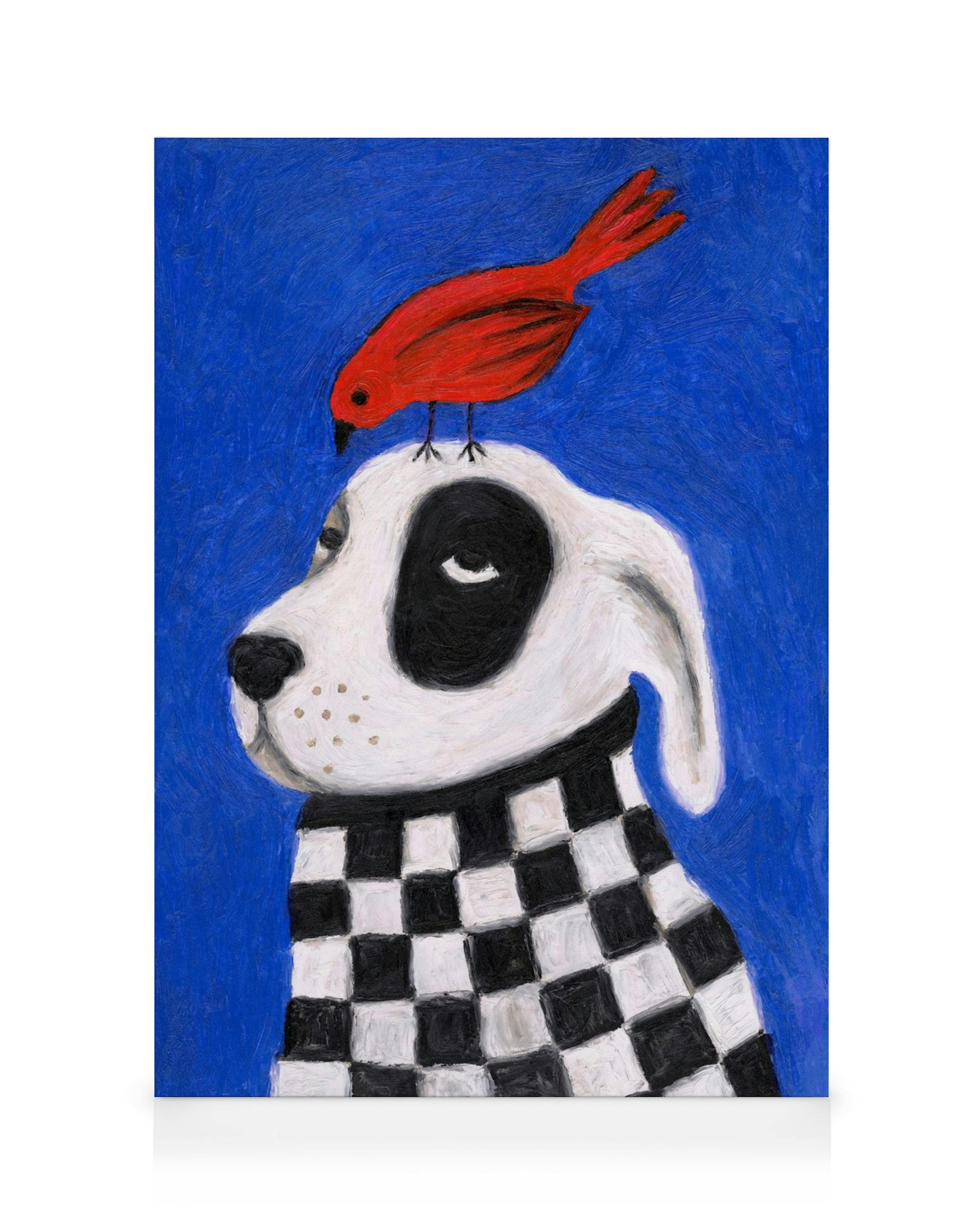 Obraz na plátne s hravým psíkom a červeným vtáčikom na hlave, v štýle umeleckej maľby.