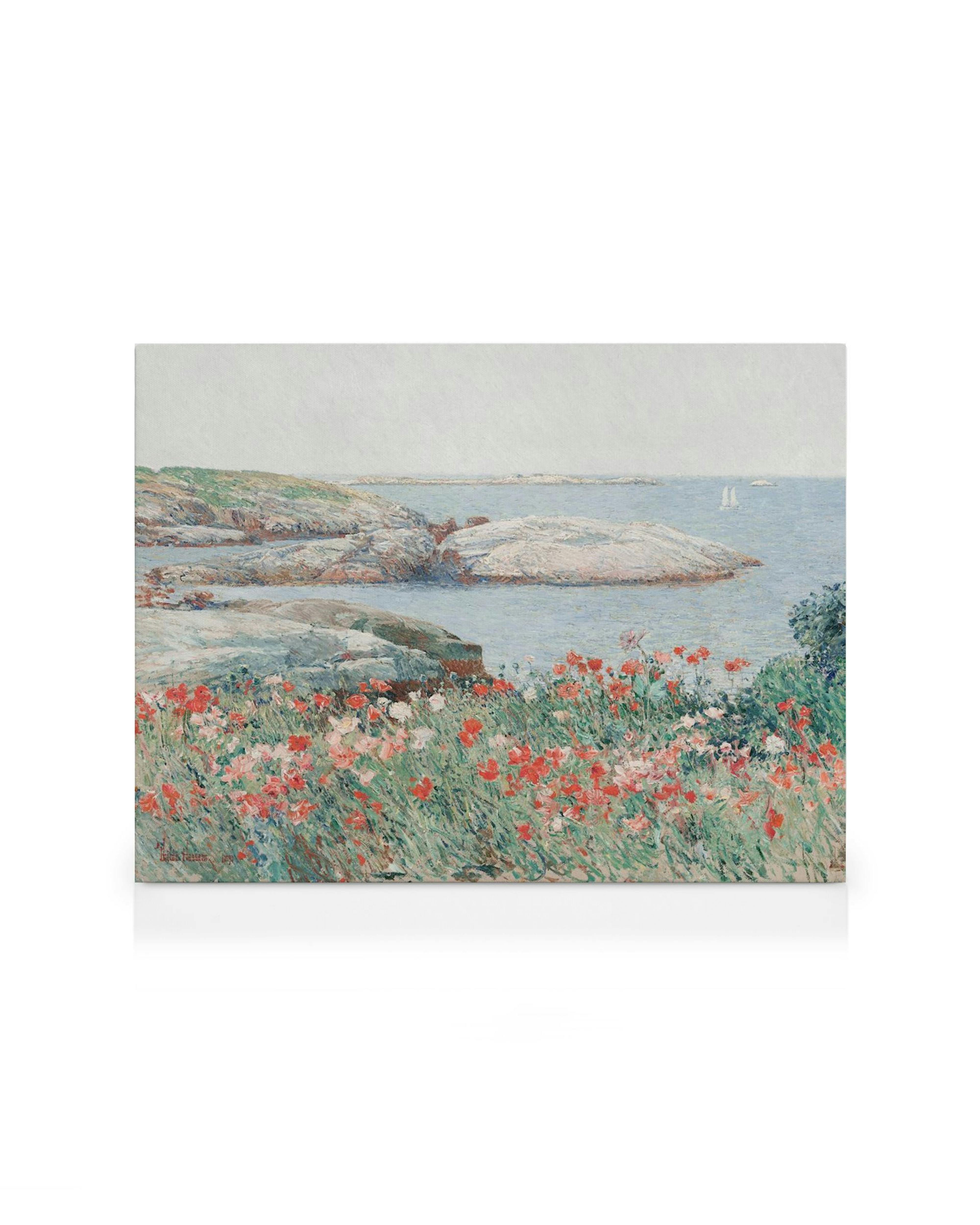 Olejomaľba Fredericka Childe Hassama: Poppies on the Isles of Shoals. Impresionistická scéna pobrežia s makmi v popredí, skalami
