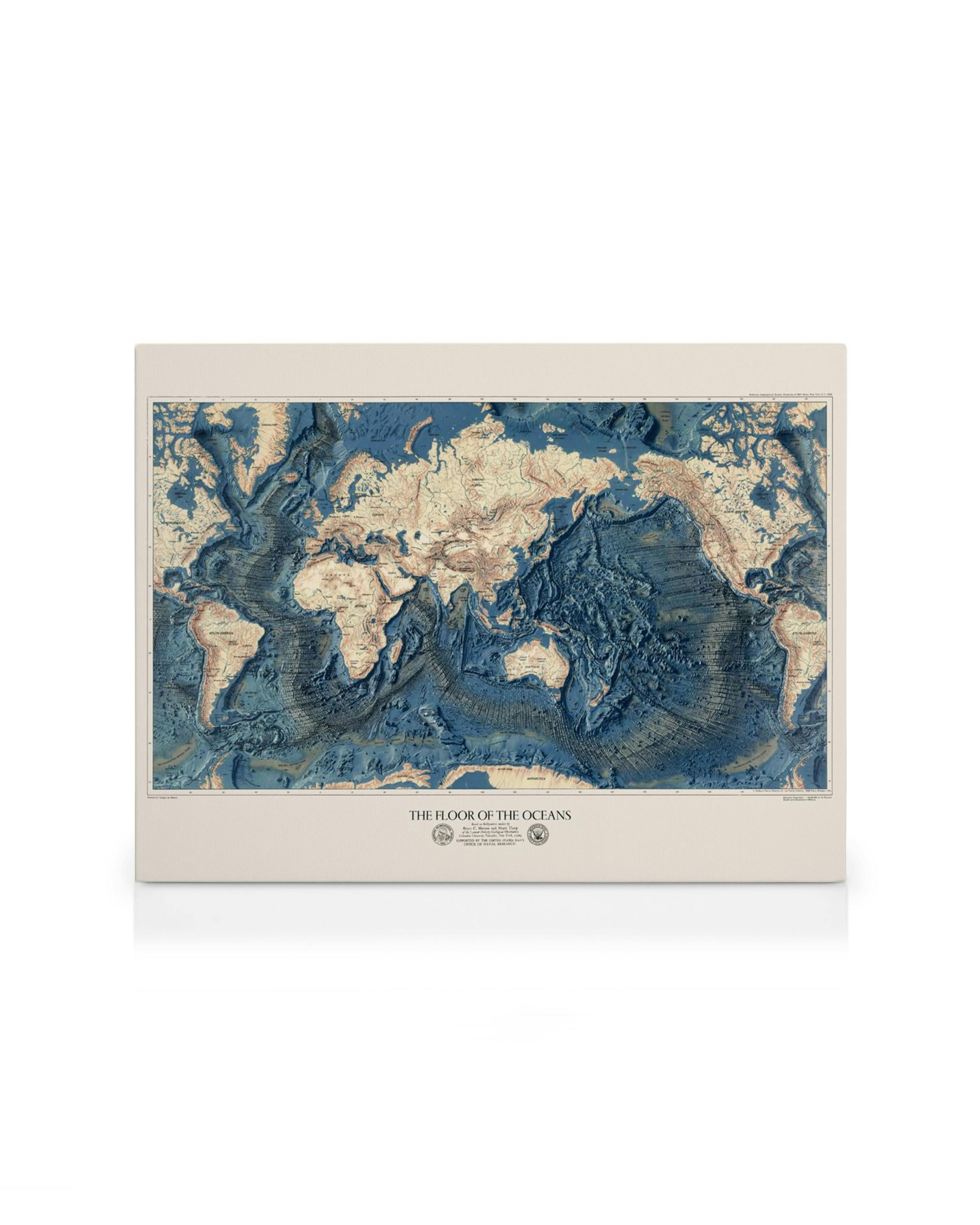 Kort over havbunden, The Floor of the Oceans lærred, viser detaljeret topografi af verdens oceaner og kontinenter.