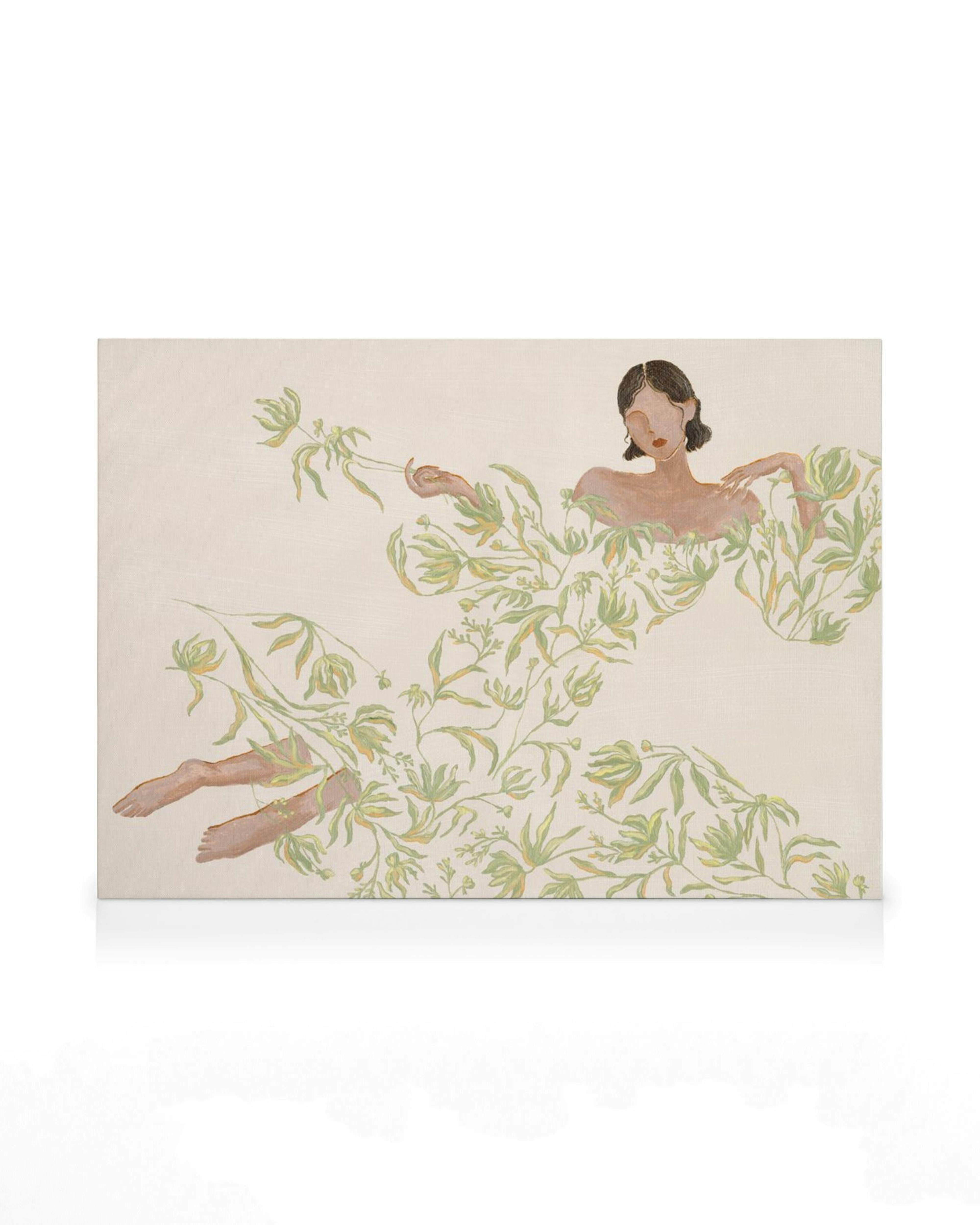 Obraz ženy v šatech z listoví, světle zelené listy na béžovém pozadí, olejomalba.