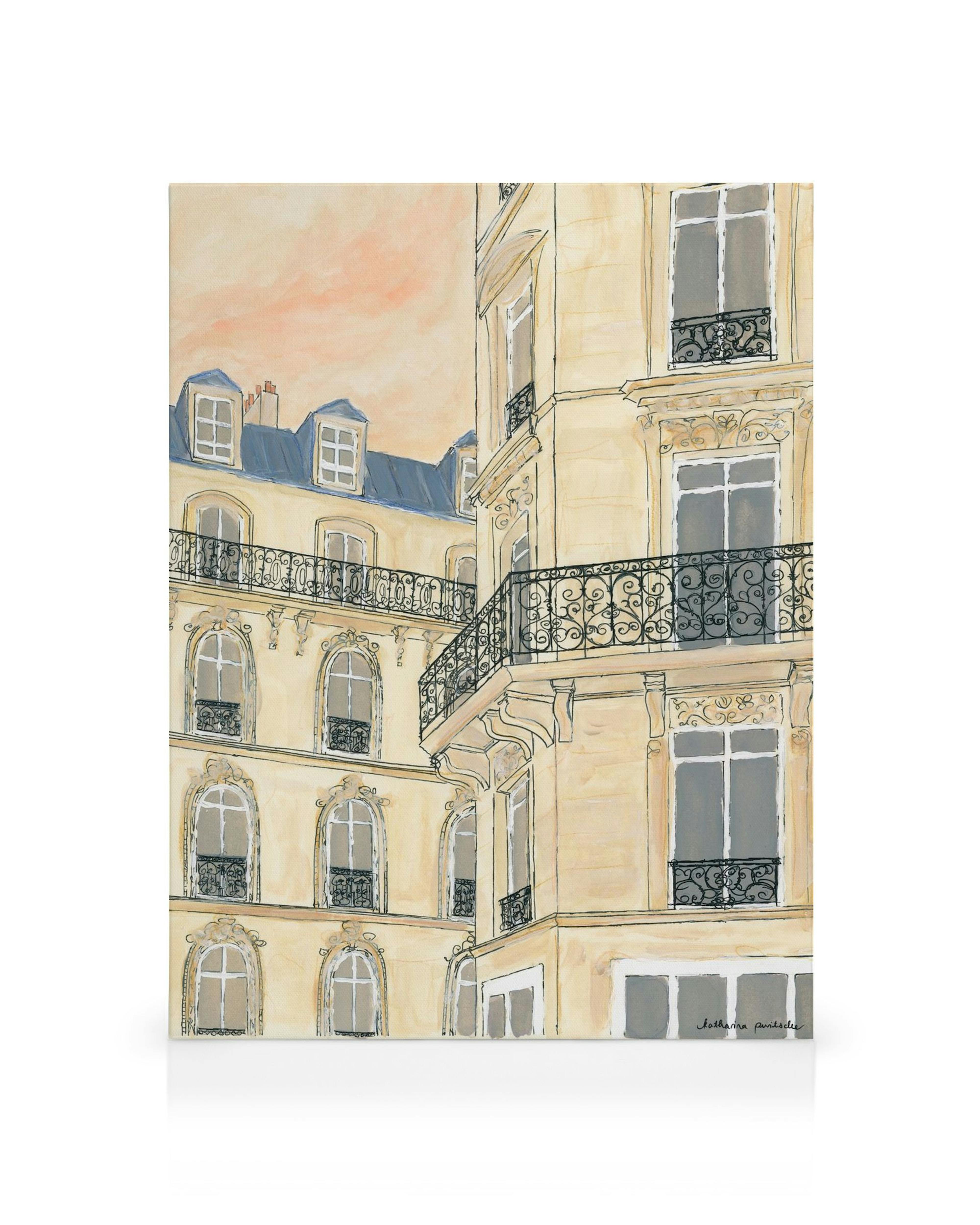 Katharina Puritscher lærredstryk af klassiske bygninger med smedejernsbalkoner i blødt lys, gylden time.