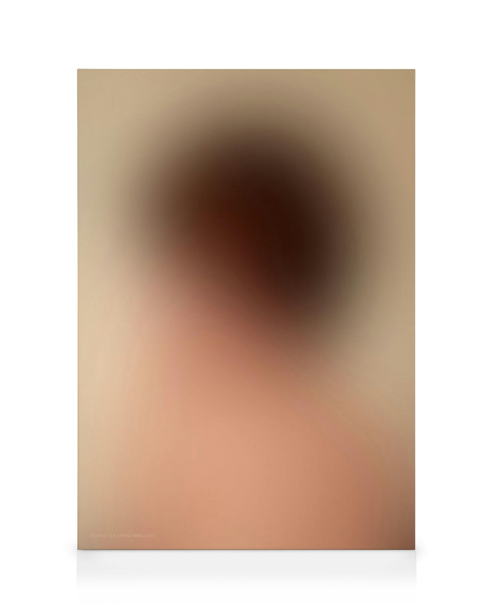 Leinwandbild mit verschwommenen Hauttönen, von hellbraun zu dunklem Rotbraun übergehend, minimalistisch.