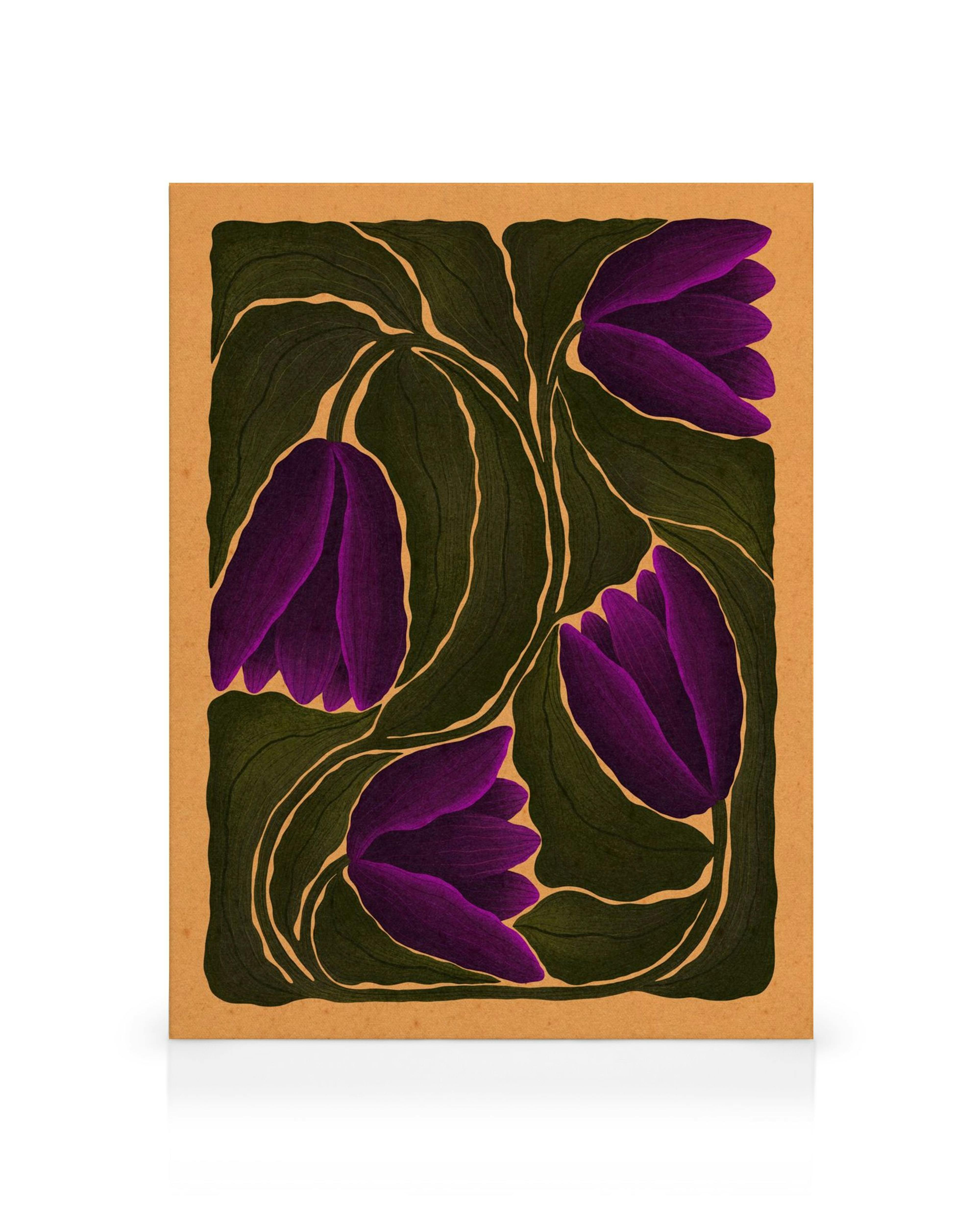 Tela decorativa com quatro flores roxas vibrantes e folhas escuras em fundo creme.