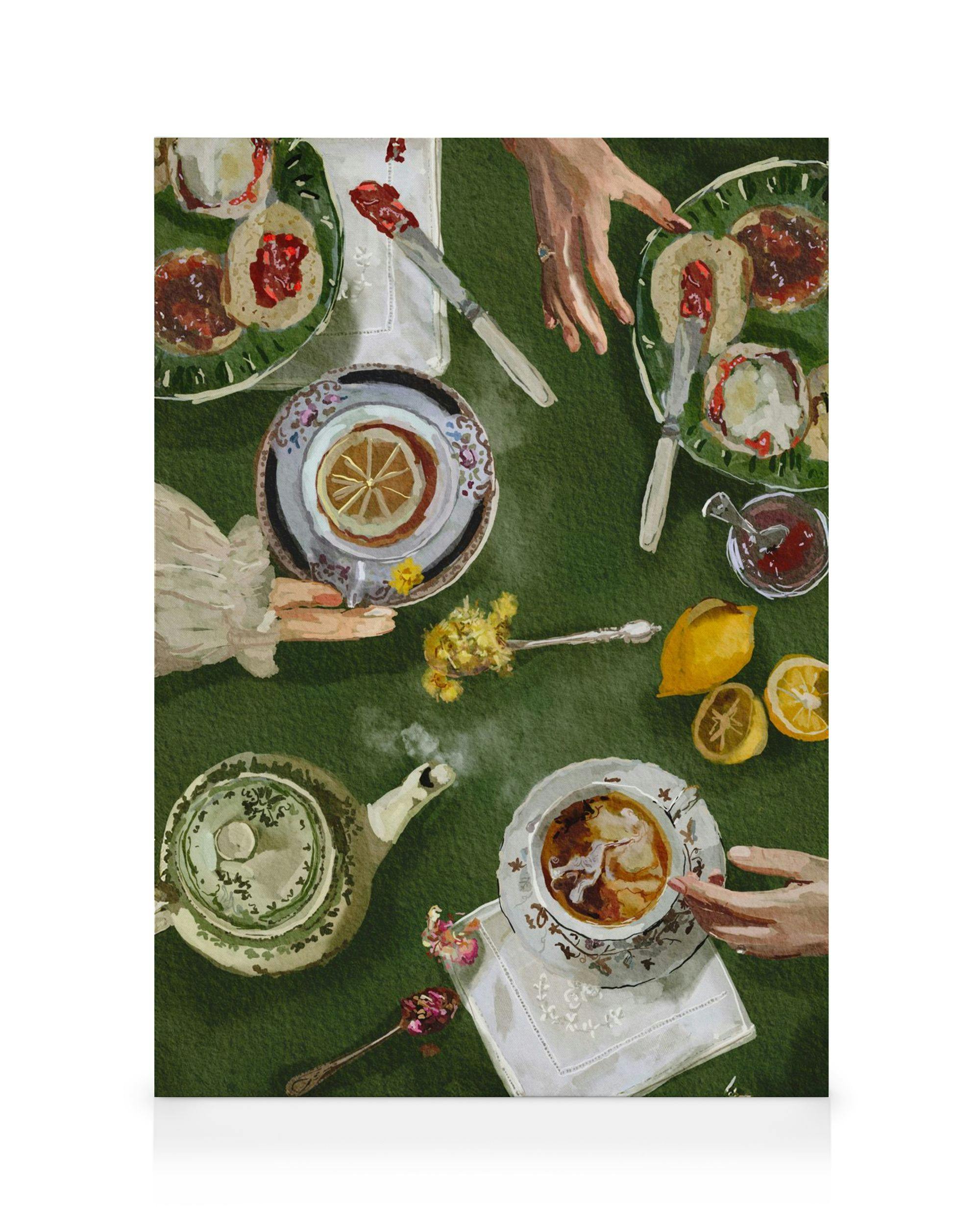 Toile de table à thé avec mains, scones, confiture et thé, sur fond vert foncé.