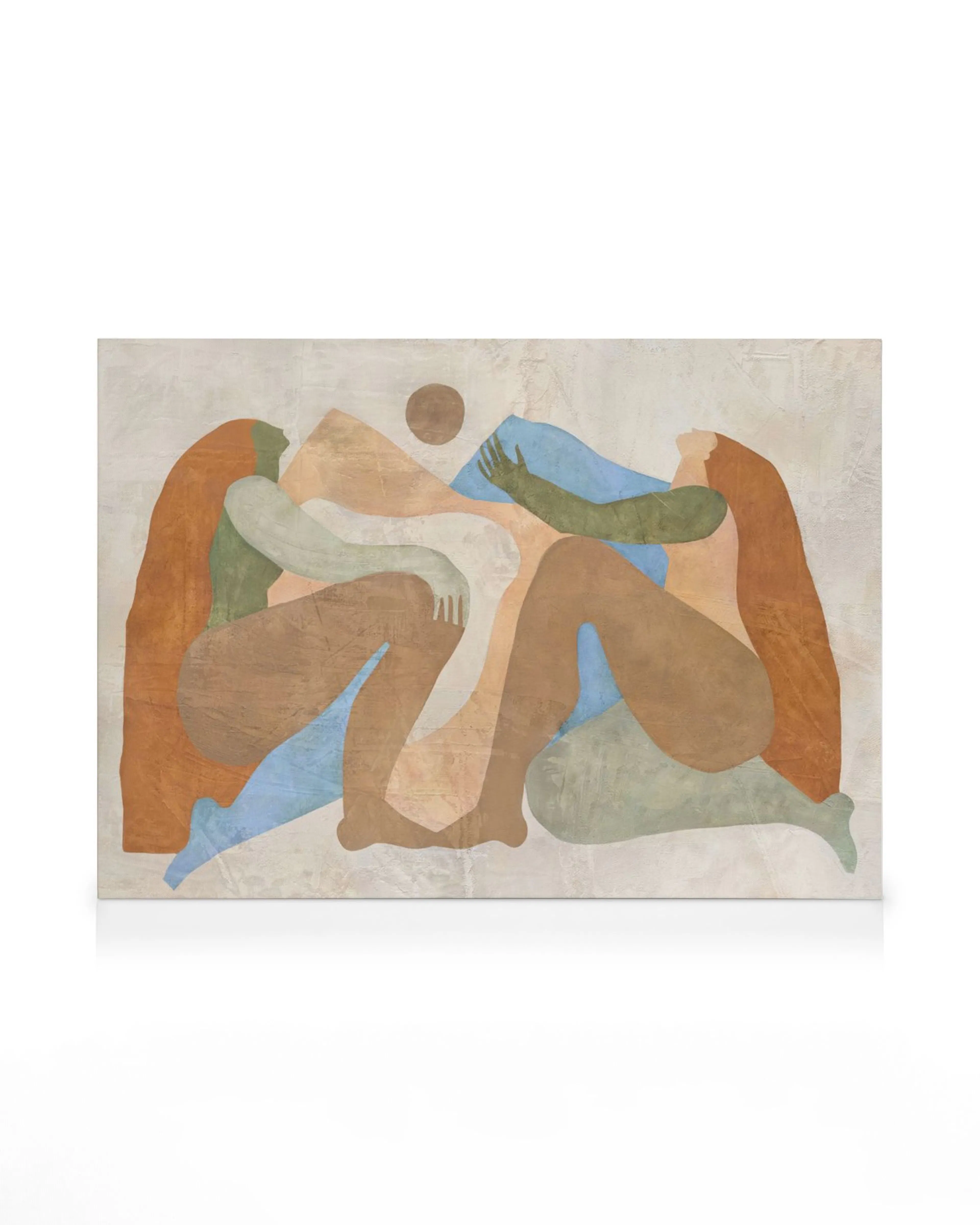 Lienzo abstracto de dos figuras femeninas sentadas, con formas superpuestas en tonos tierra, azules y verdes, creando una escena
