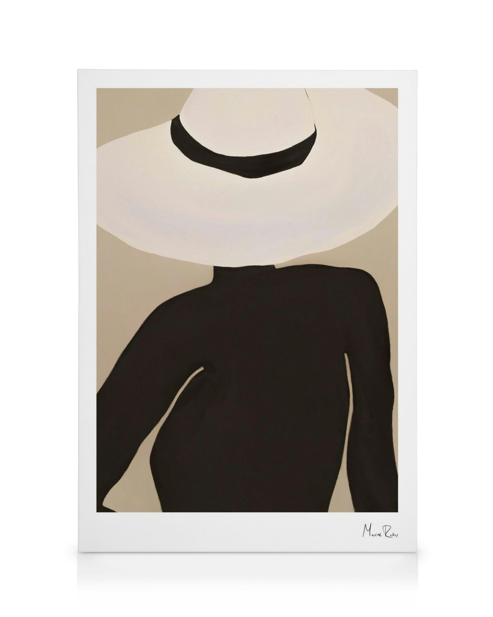 Retrato de mujer con sombrero de moda en tonos marrones y beige, estilo clásico.