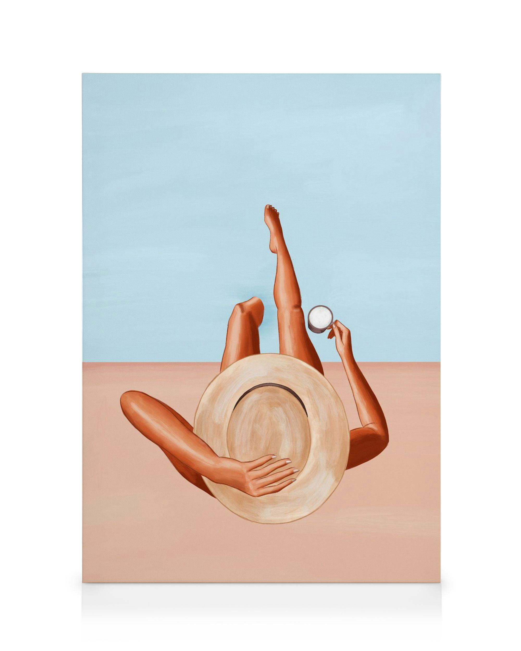 Kvinde ved poolen lærred, set ovenfra, med solhat og kop, afslappet sommerstemning.