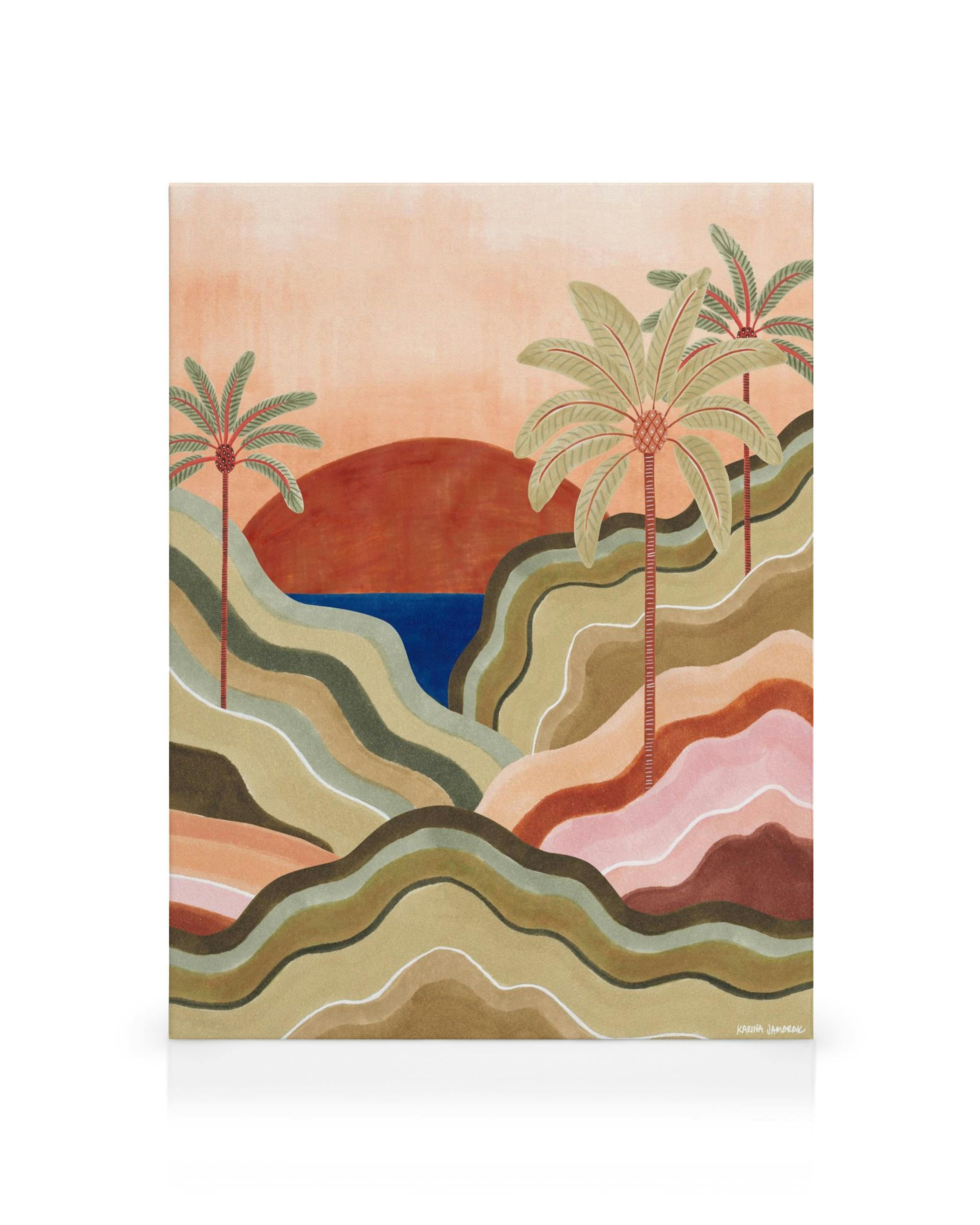 Stampa su tela Karina Jambrak: paesaggio stilizzato con colline ondulate, acqua blu, cielo arancione e palme.