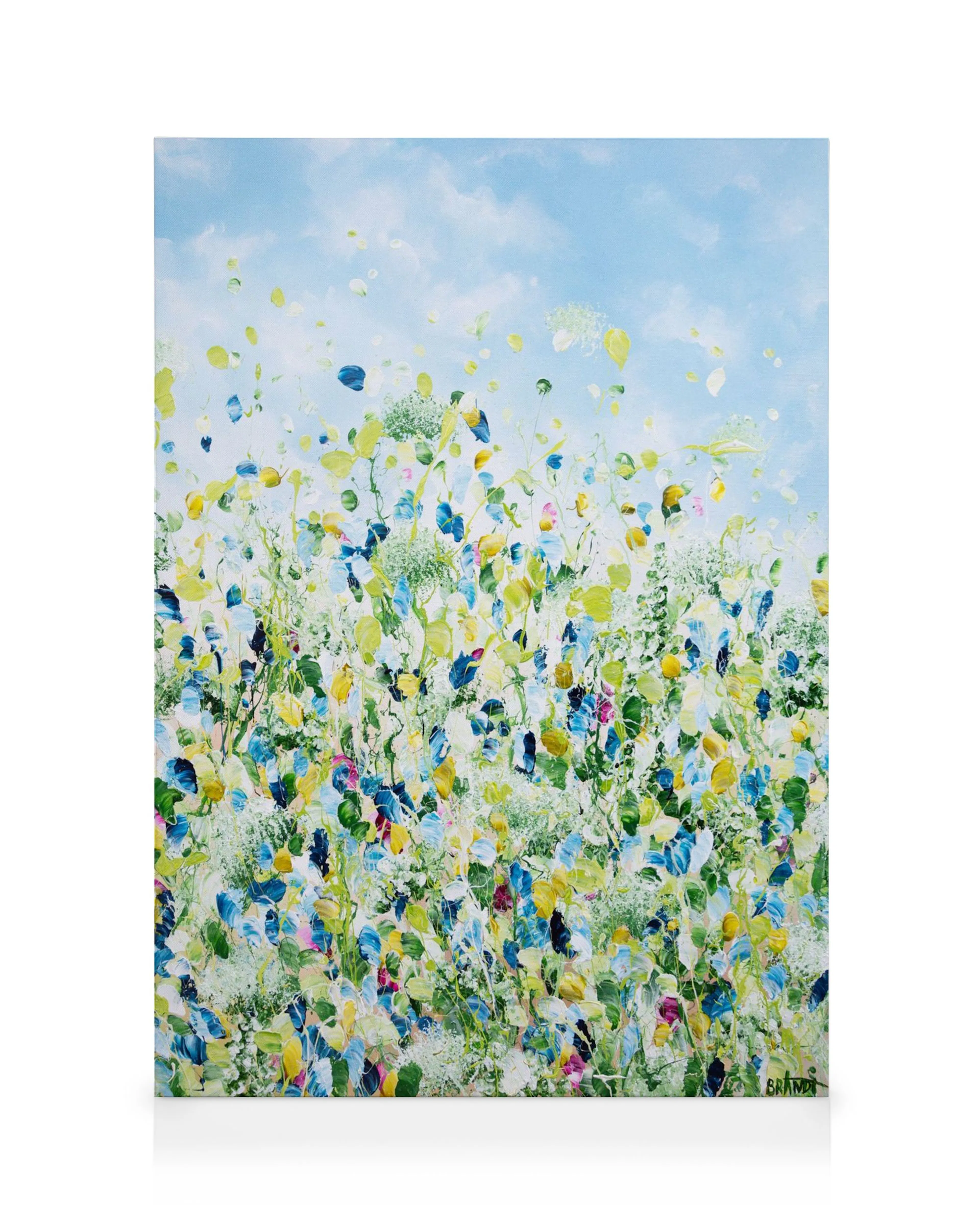 Schilderij van een levendig bloemenveld met groene, gele, blauwe en paarse bloemen onder een helderblauwe lucht.