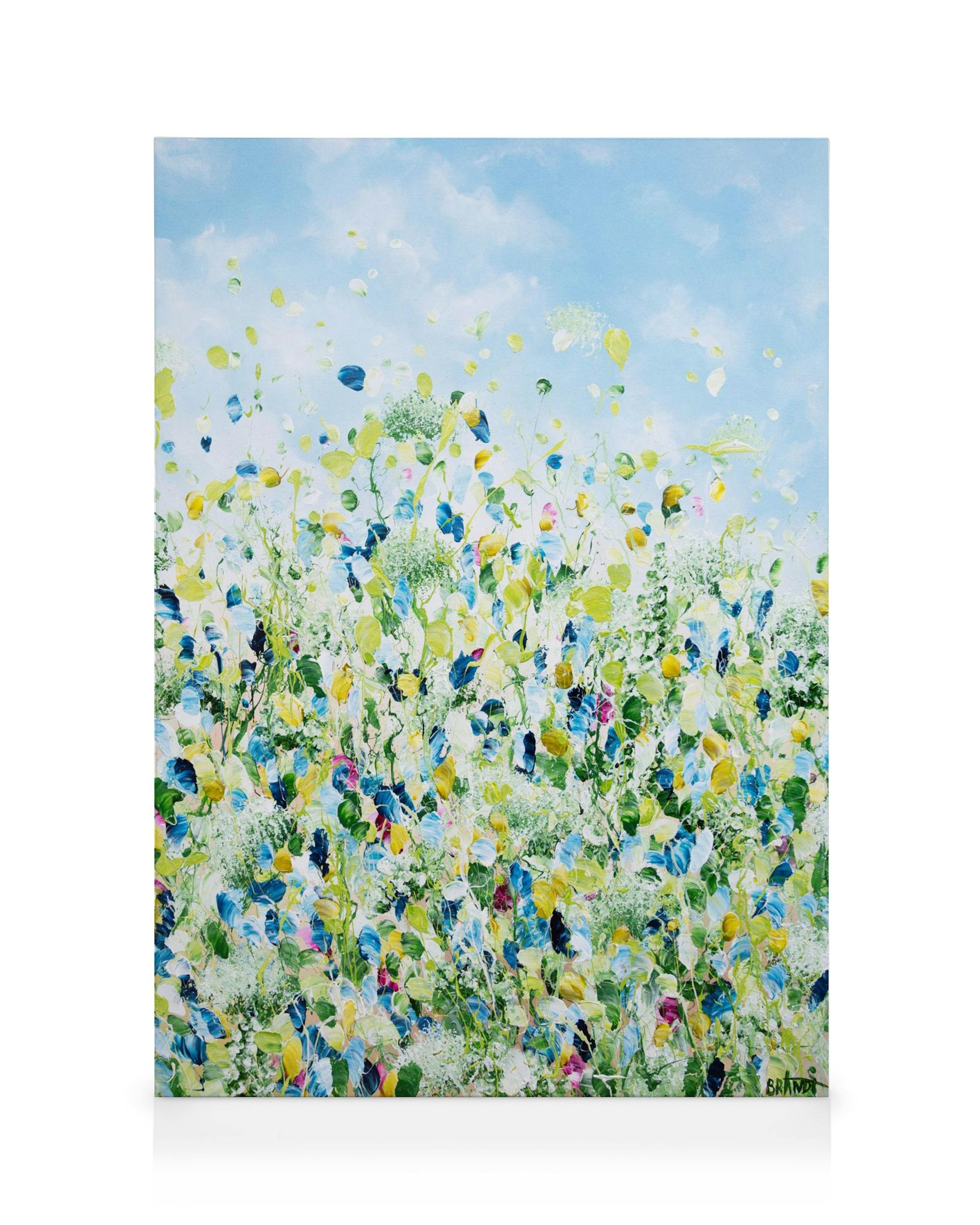 Farverigt impressionistisk maleri af blomstereng under blå himmel med hvide skyer i gul, blå, grøn og hvid.