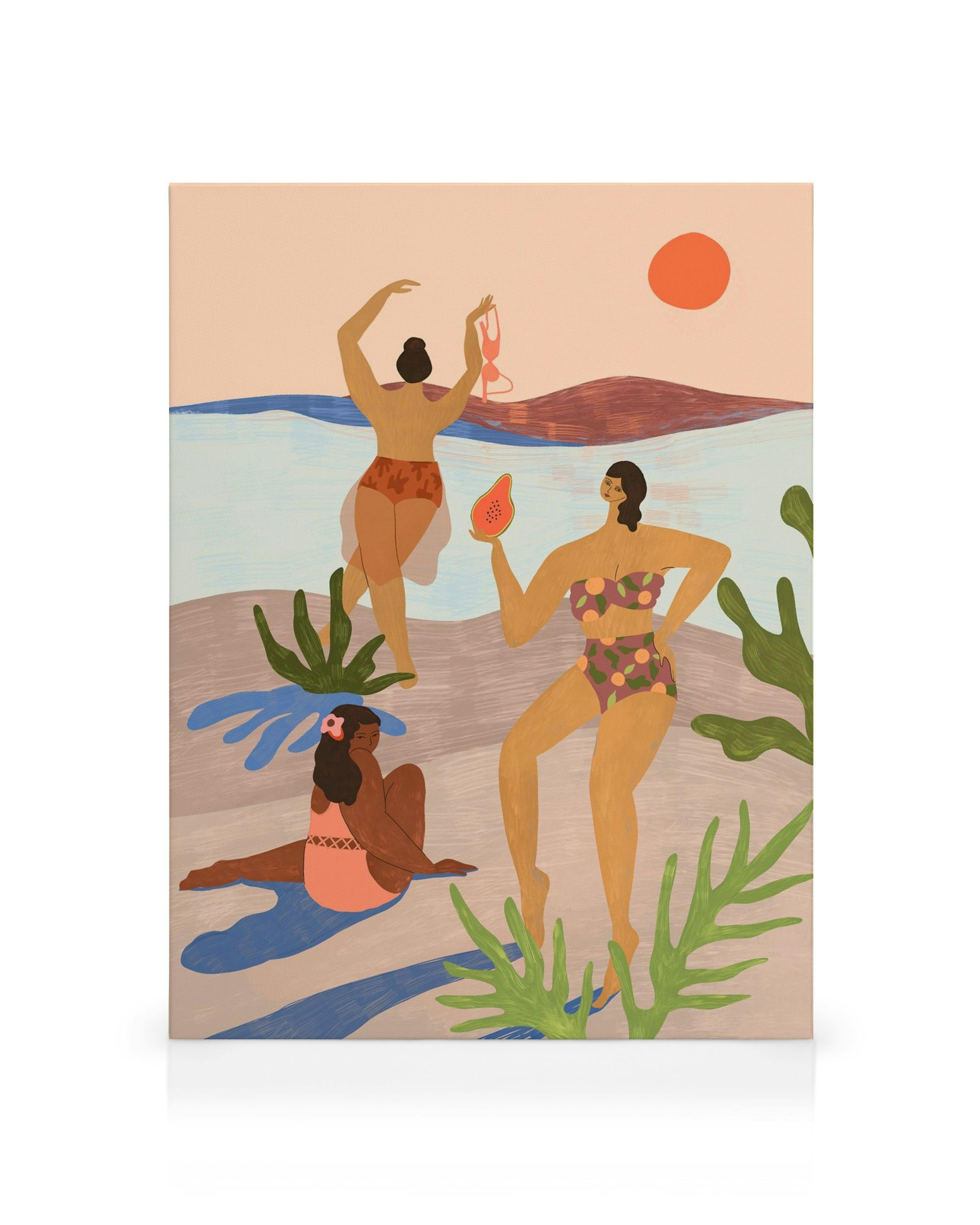 Lærred med illustreret strandscene, tre kvinder i badetøj, sol og hav. Farverigt strandmotiv.