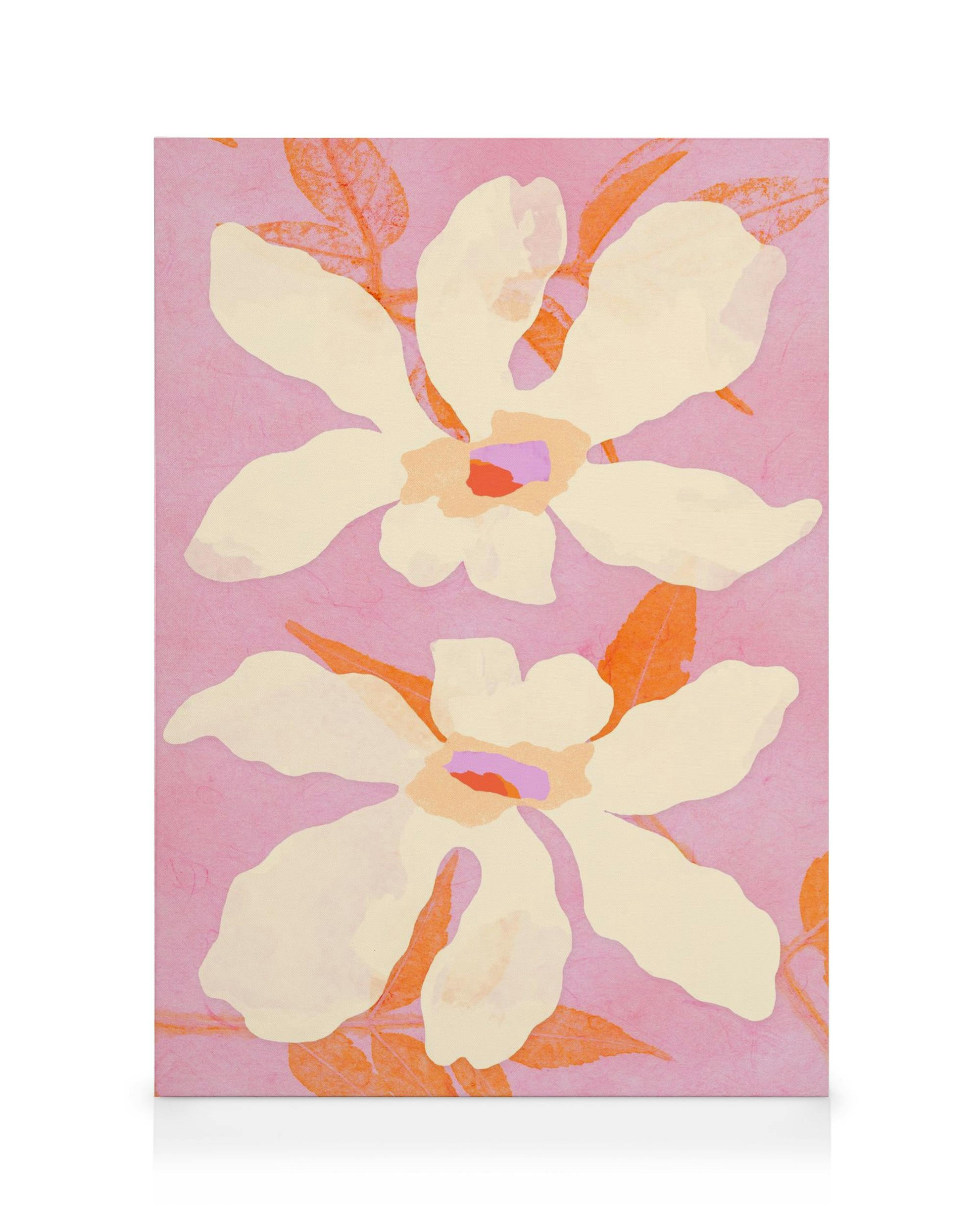 Leinwandbild mit zwei hellbeigen Blüten, orangefarbenen Blättern auf rosa Hintergrund, schwebende Blumen Kunst