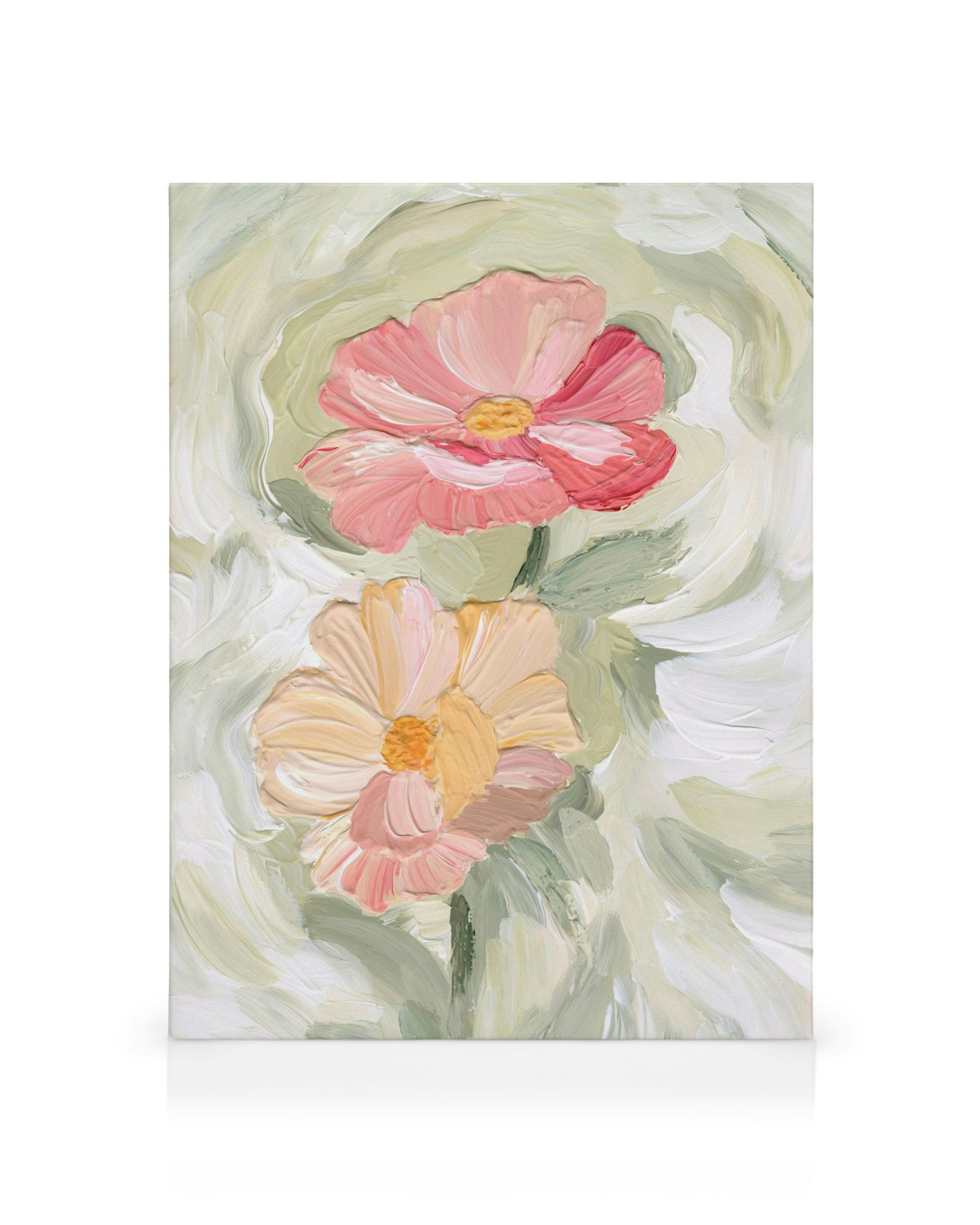 Toile de deux fleurs peintes, une rose et une crème, avec des coups de pinceau épais sur fonds verts. Art mural floral.