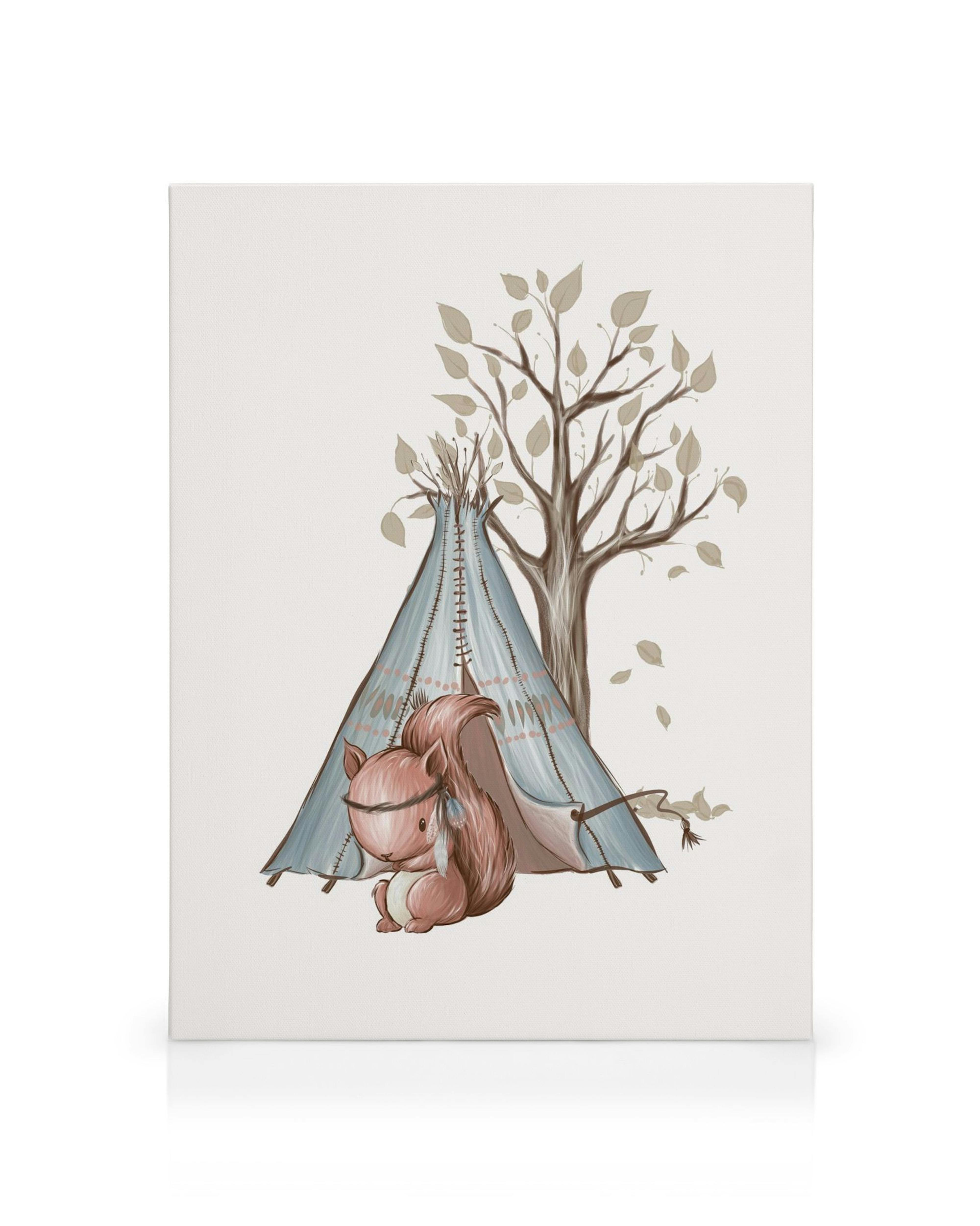 Toile nature avec tipi bleu, tronc darbre et écureuil espiègle. Idéale pour une chambre denfant.