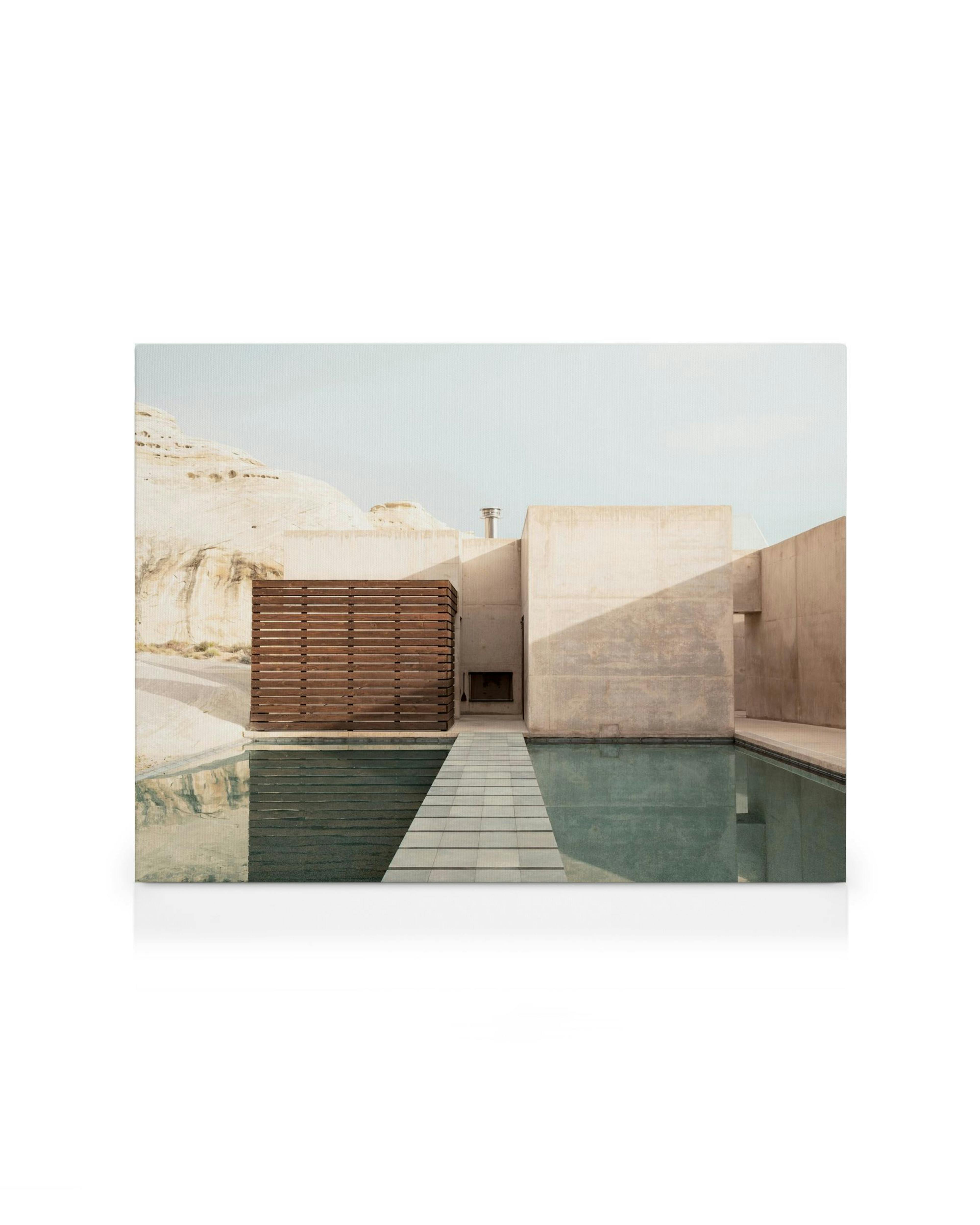Obraz na plátně: minimalistická pouštní architektura s bazénem, klidná scéna