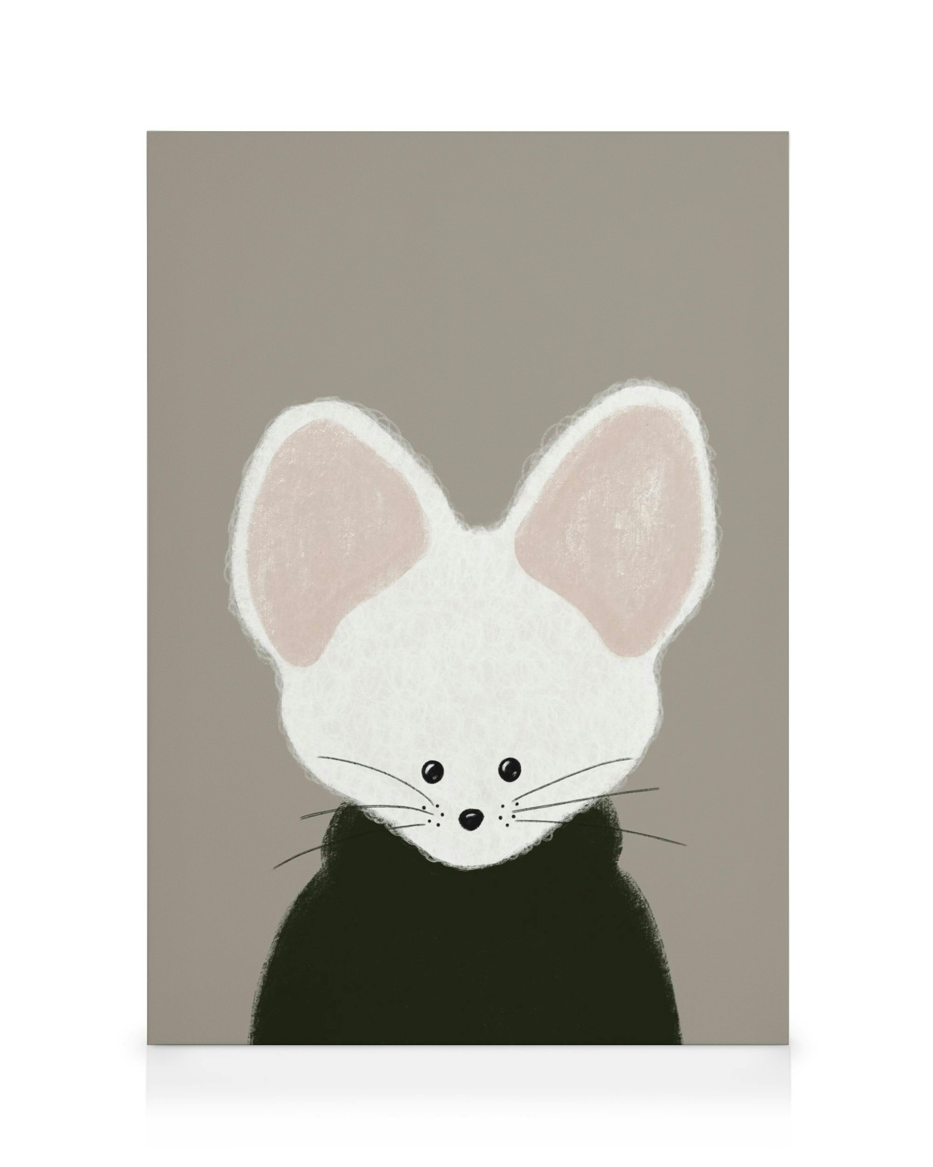 Obraz na plátne s bielou myškou v tmavom svetri na béžovom pozadí