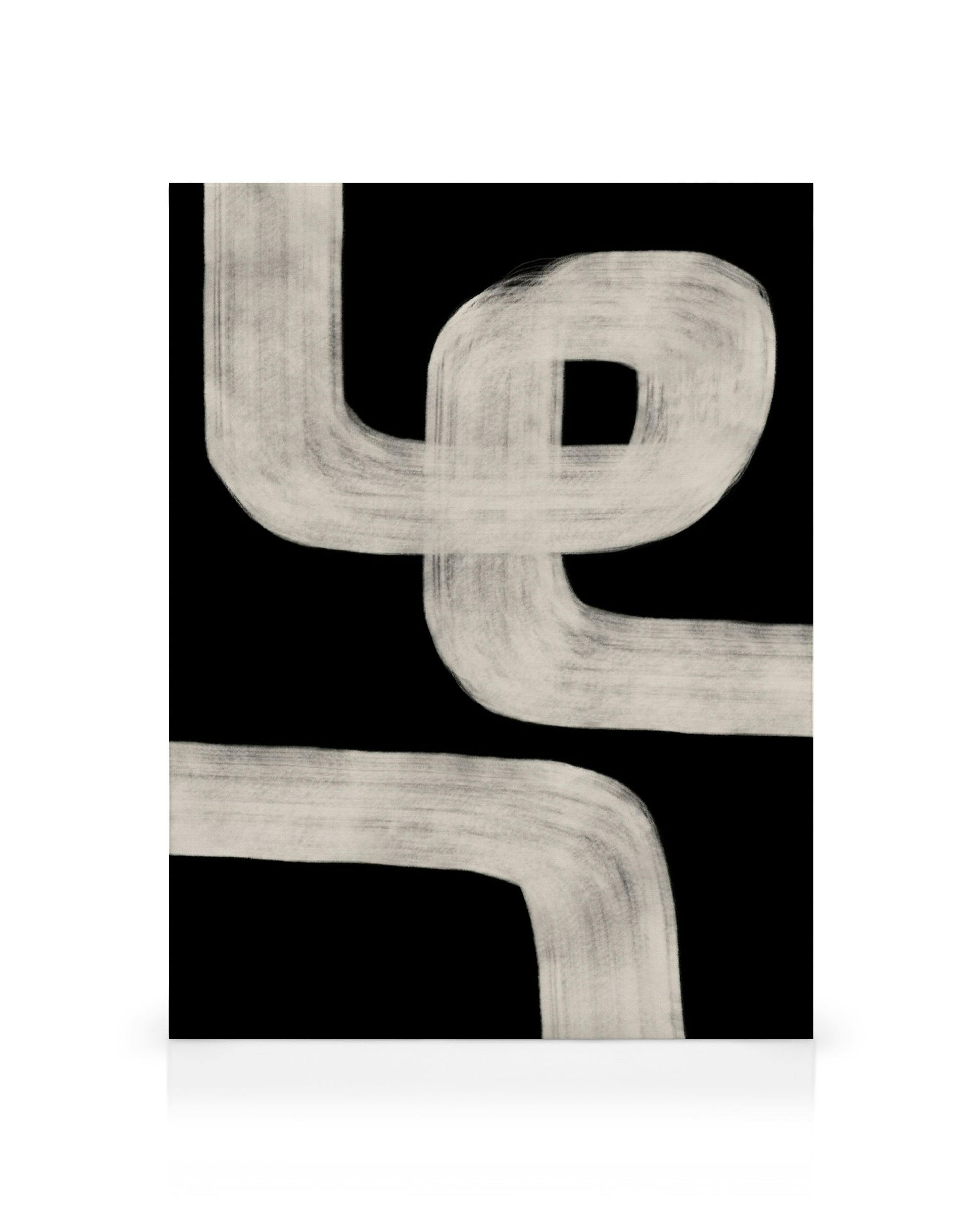 Toile abstraite avec de larges coups de pinceau blancs formant des lignes courbes sur fond noir, style typographie