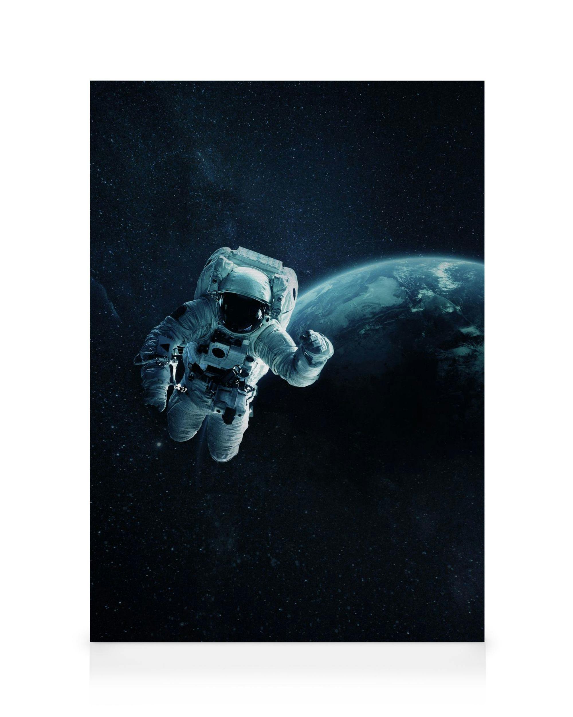 Toile dun astronaute flottant dans lespace avec la Terre en arrière-plan, ciel étoilé sombre