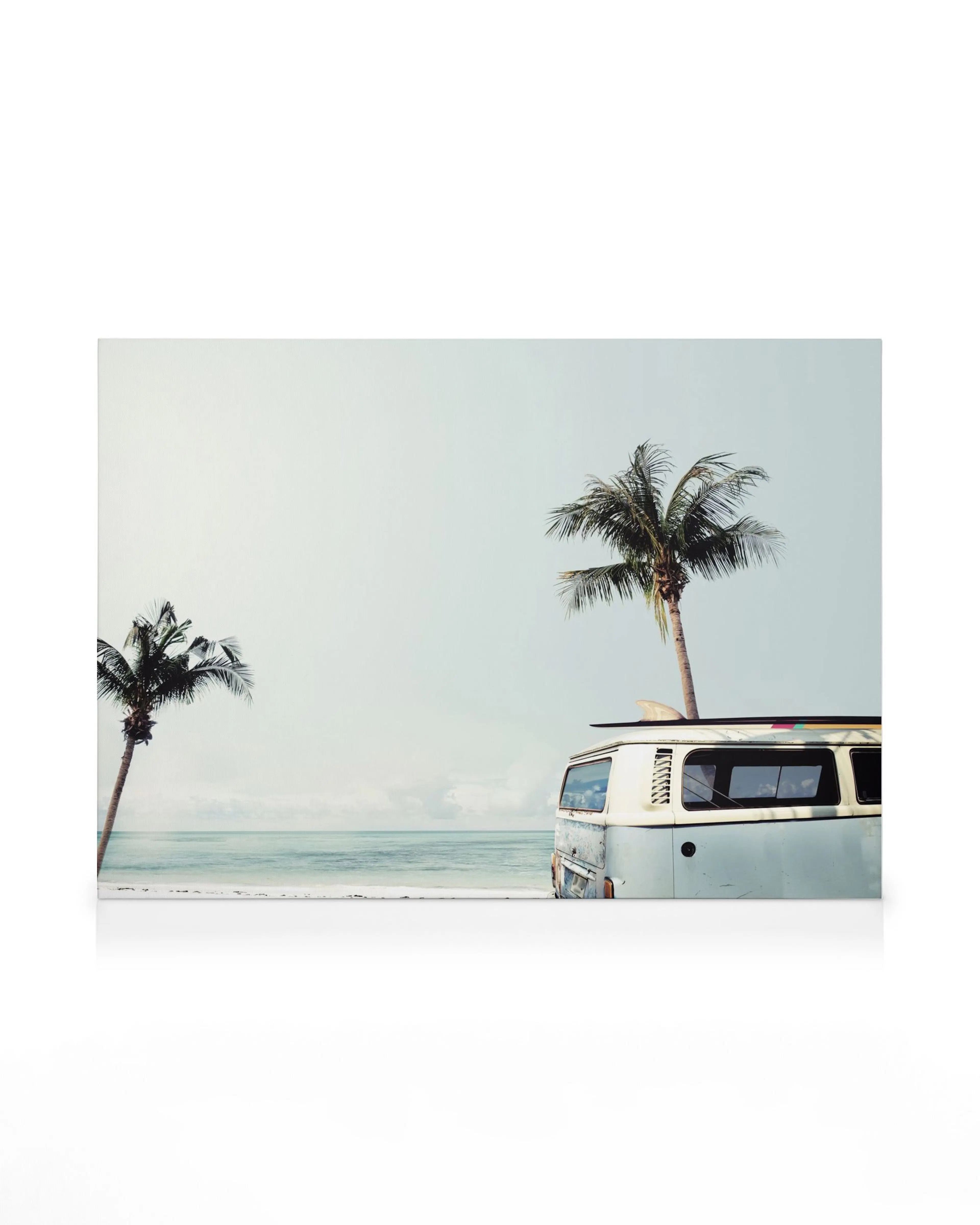 Canvas met blauw-witte surfbus op strand met palmbomen en oceaan, strand kunst