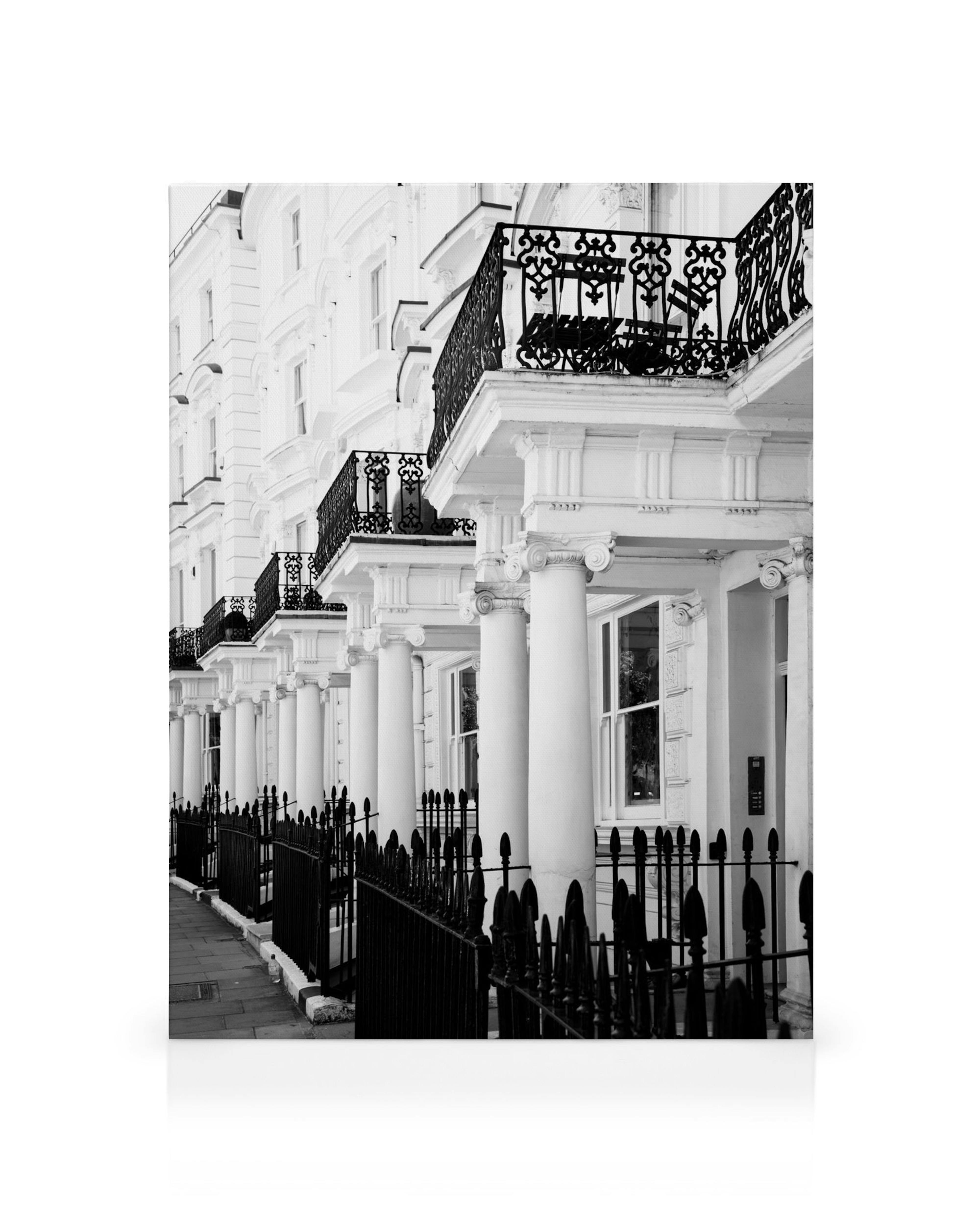Stampa su tela Notting Hill in bianco e nero, edifici con balconi e ringhiere in ferro battuto.