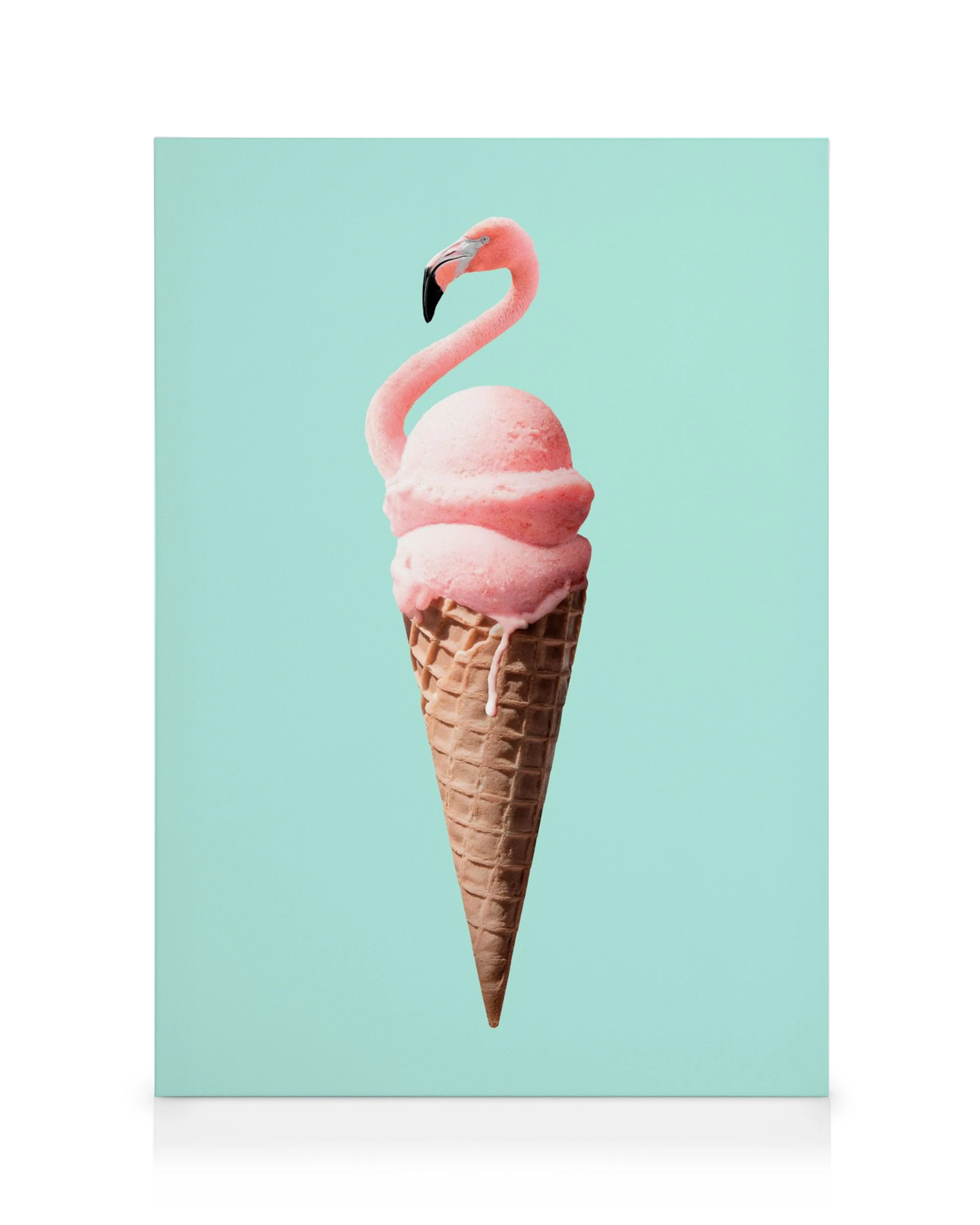 Leinwandbild mit rosa Flamingo-Eis in Waffeltüte auf hellblauem Hintergrund, sommerliche Wandkunst.