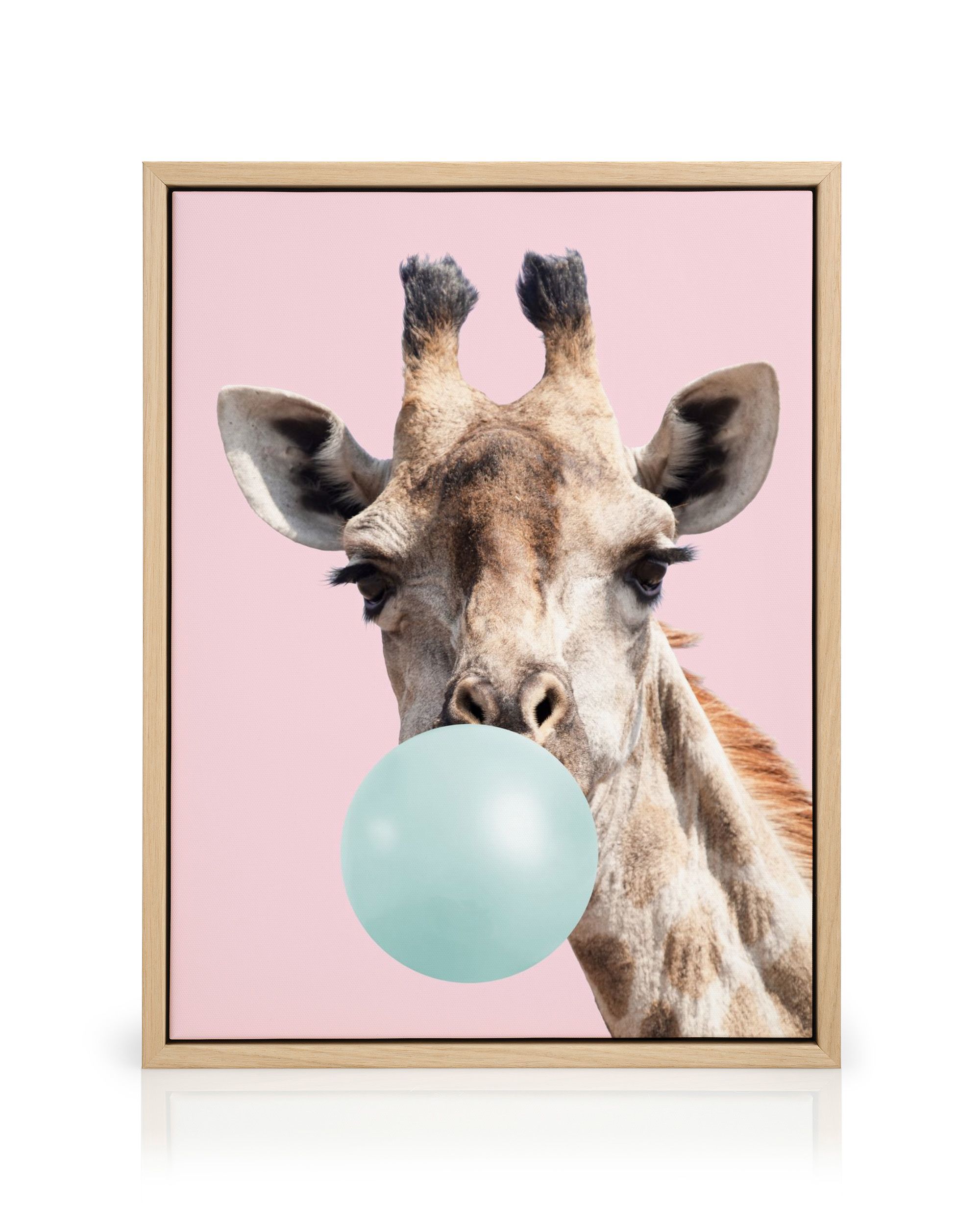 絵画 Girappy Bubblegum Giraffe Canvas Print – Cute Nursery Wall Art | Desenio