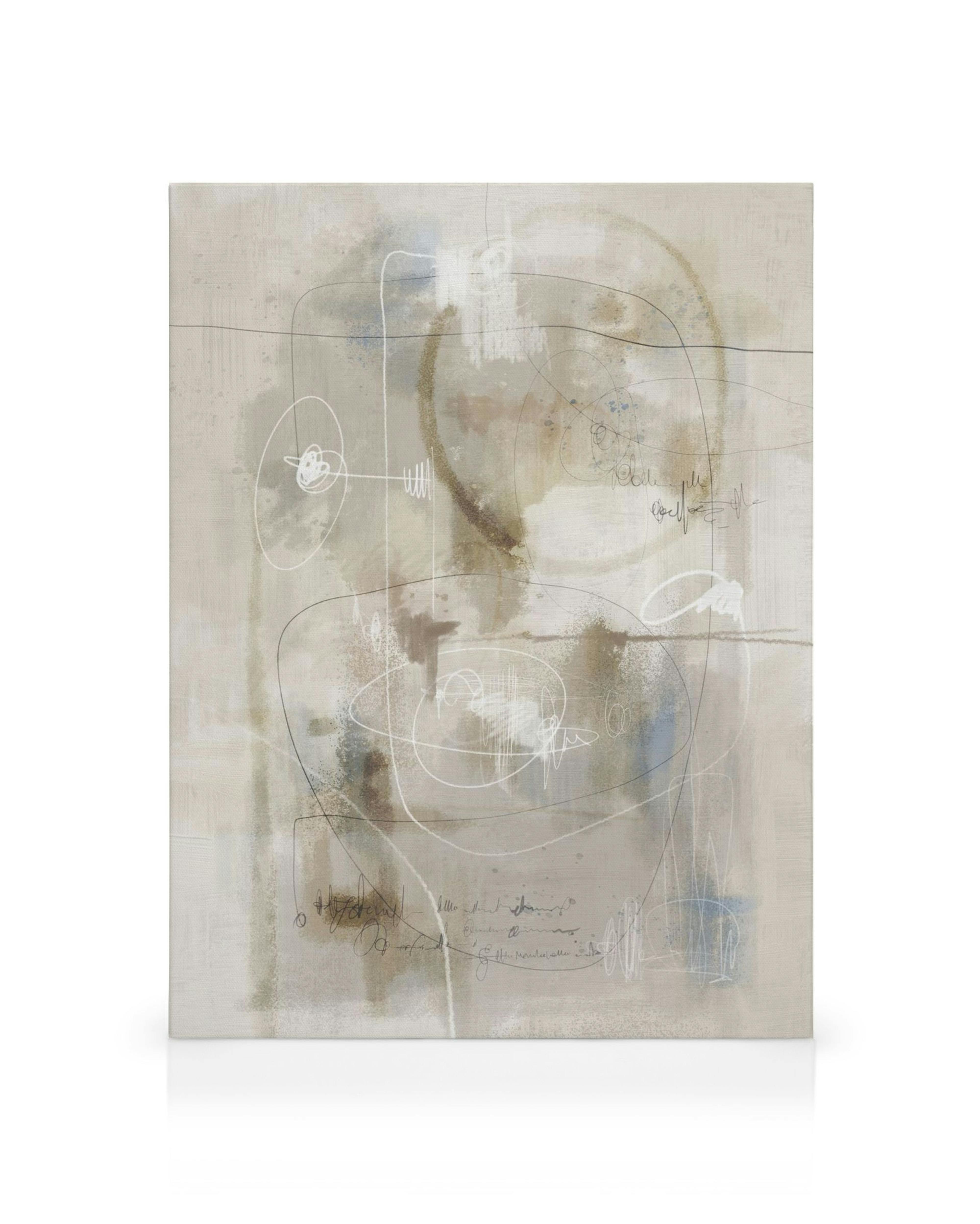 Tela abstrata bege com marcas em marrom, branco e azul, rabiscos e texto cursivo para decoração de parede.