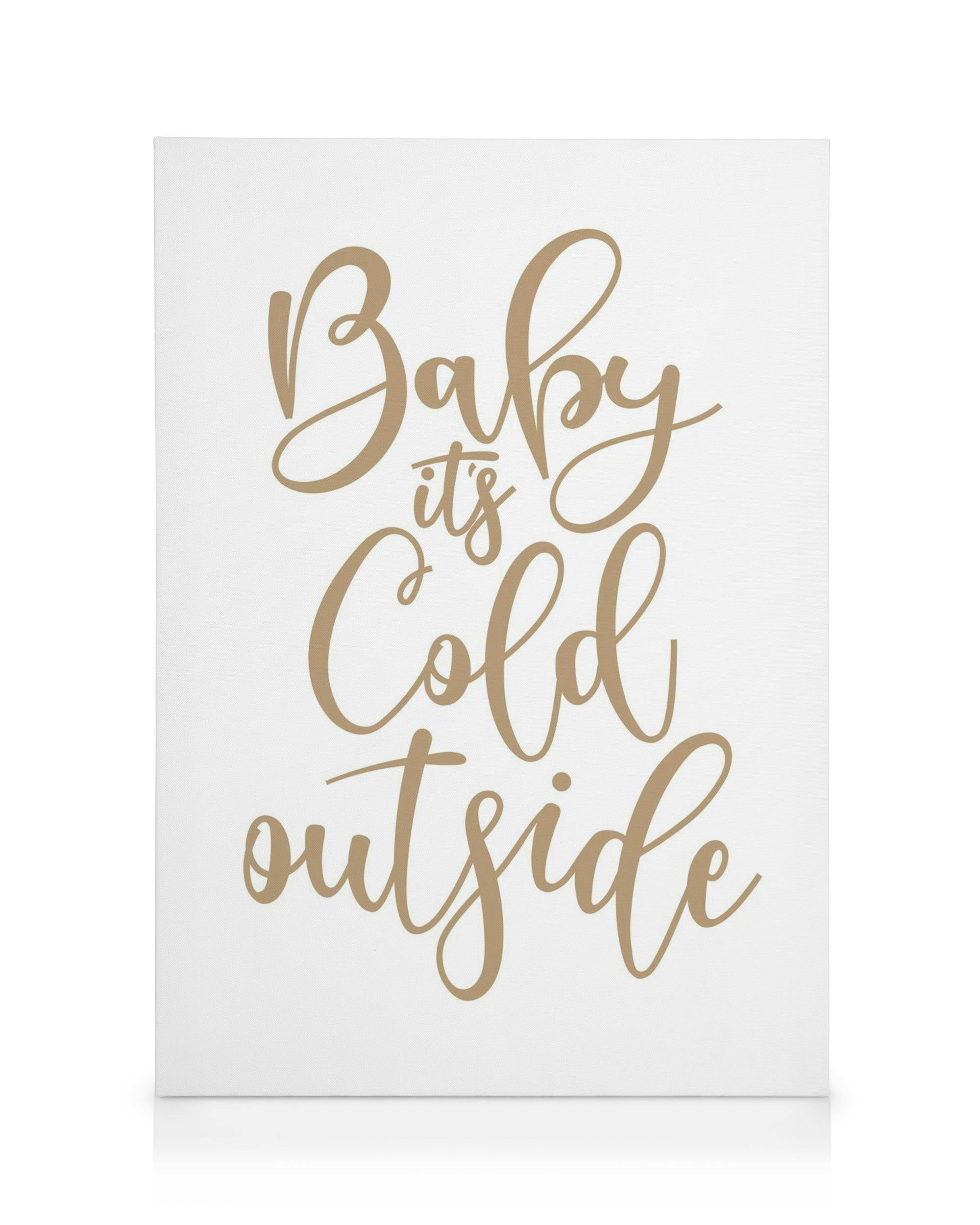 Canvastavla med texten Baby Its Cold Outside i guld kursiv stil på vit bakgrund. Vintertavla.