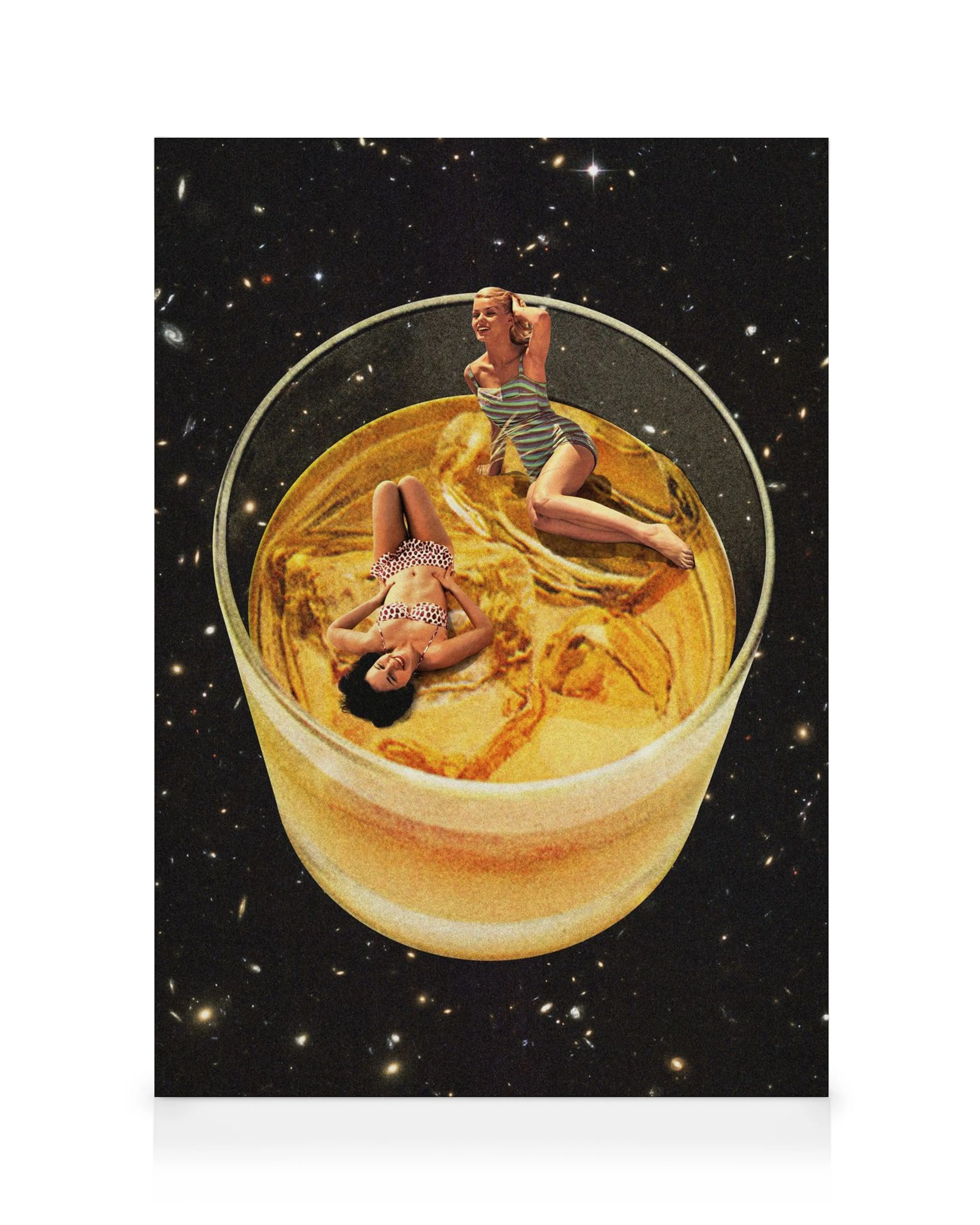 Obraz na płótnie: dwie kobiety w kieliszku whisky na tle rozgwieżdżonego nocnego nieba, sztuka ścienna