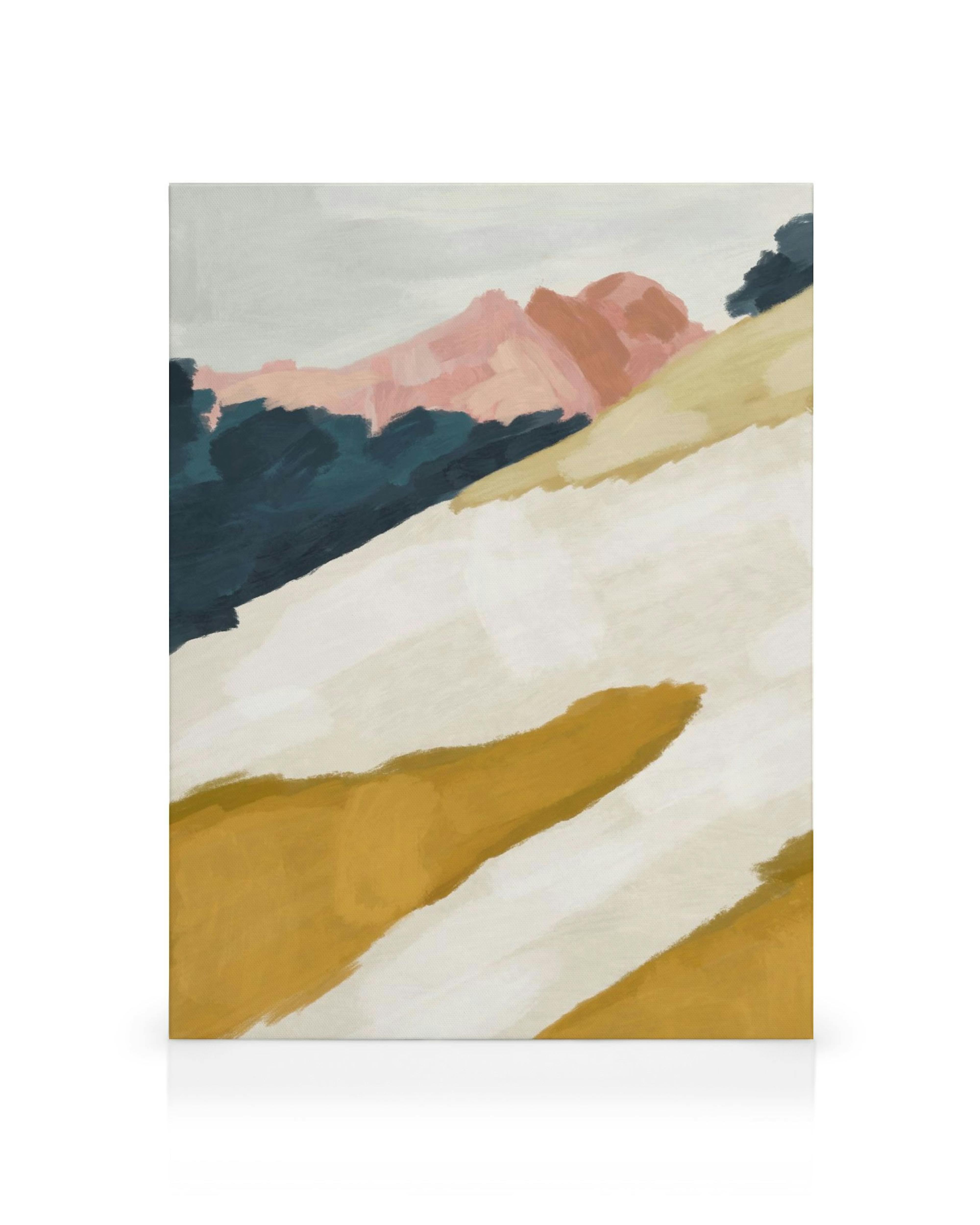 Lærred med abstrakt landskab, lyserøde bjerge, mørkeblå træer og gule/hvide penselstrøg.