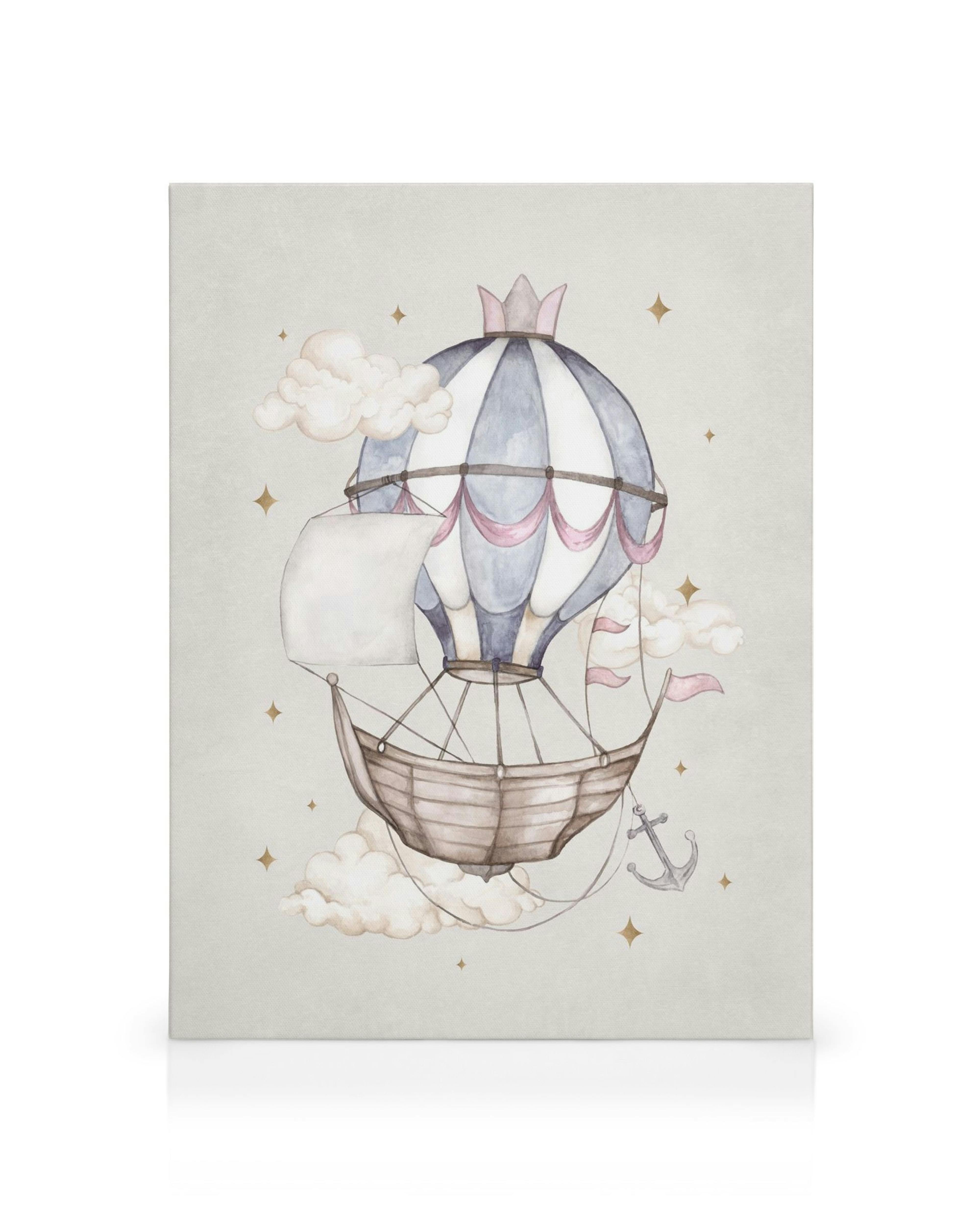 Lienzo infantil globo aerostático azul y blanco con detalles rosa, estrellas doradas, nubes y un barco.