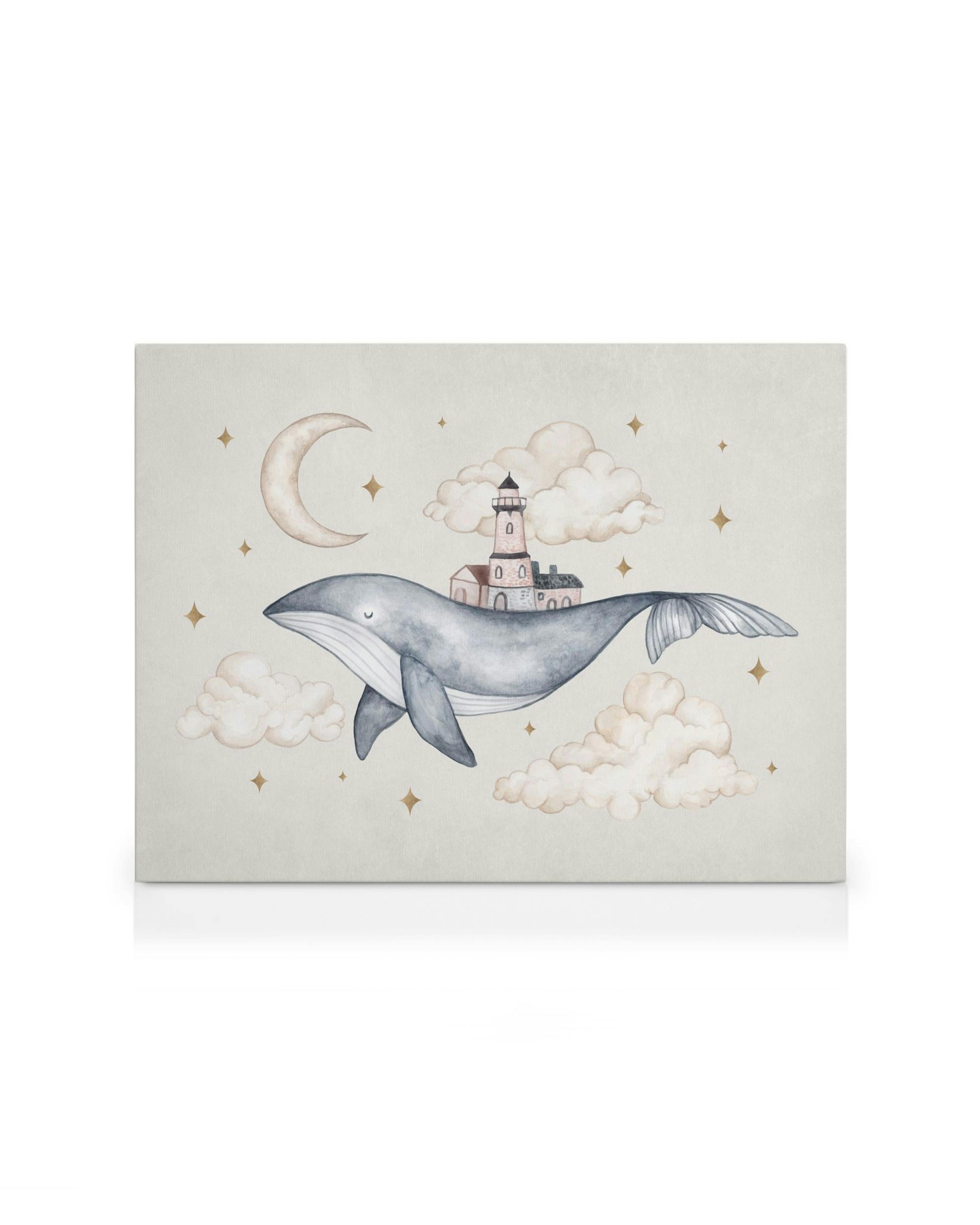 Toile de baleine grise avec phare, lune, étoiles et nuages sur fond beige. Décoration murale fantaisiste.
